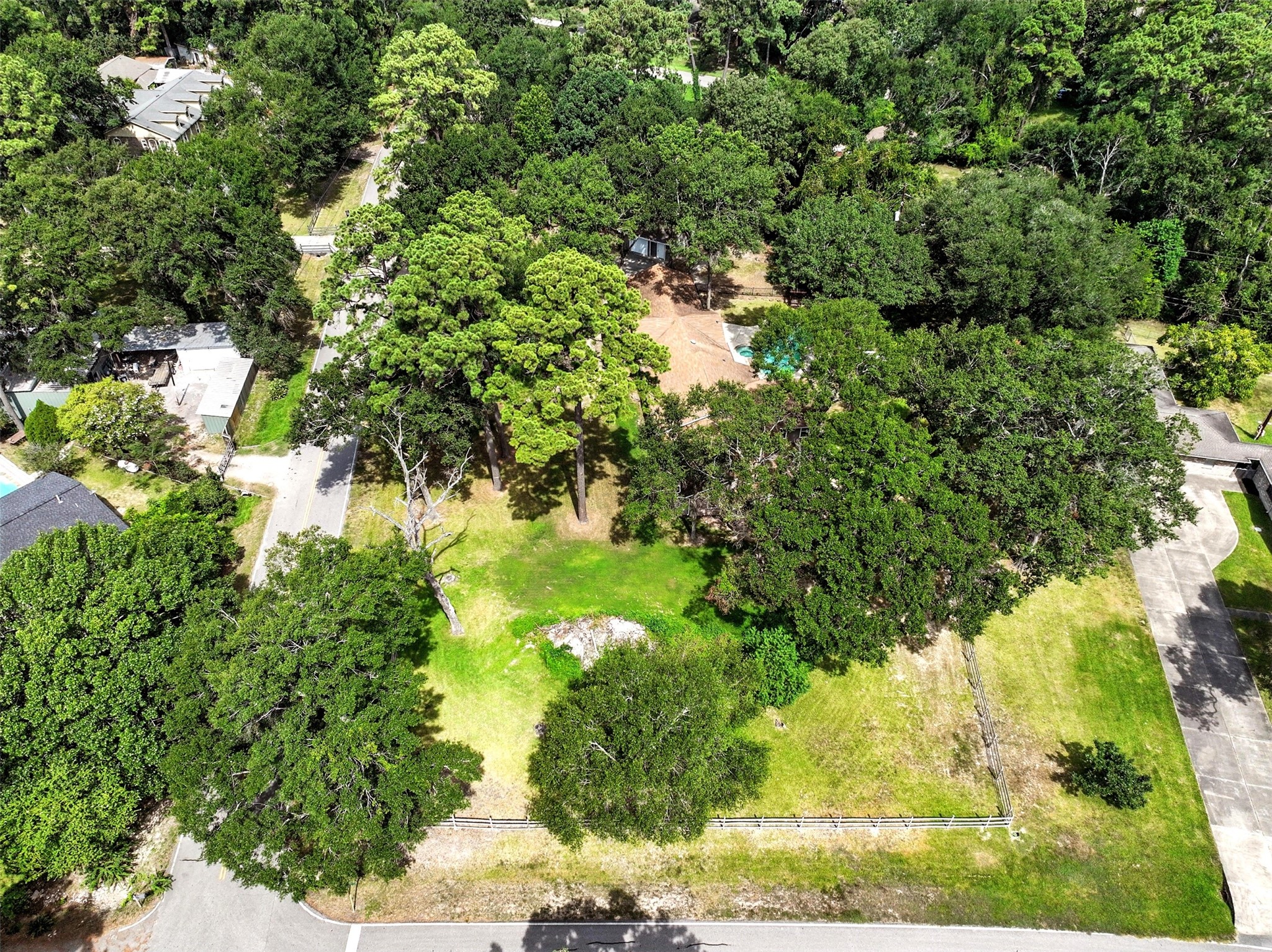 19806 Sagging Oaks Drive Property Photo 38