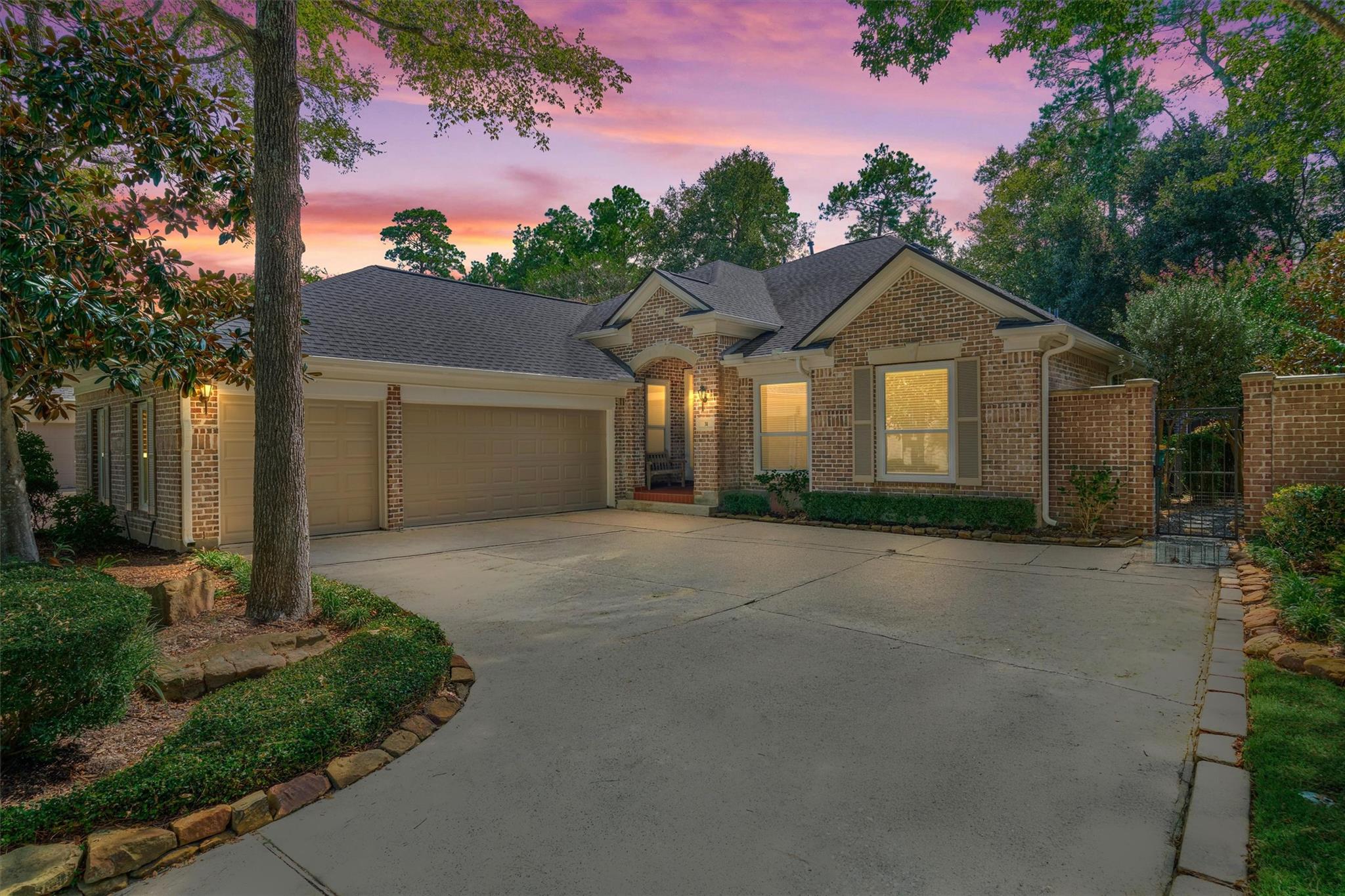 31 E Palmer Bend, The Woodlands Tx 77381 Property Photo 1