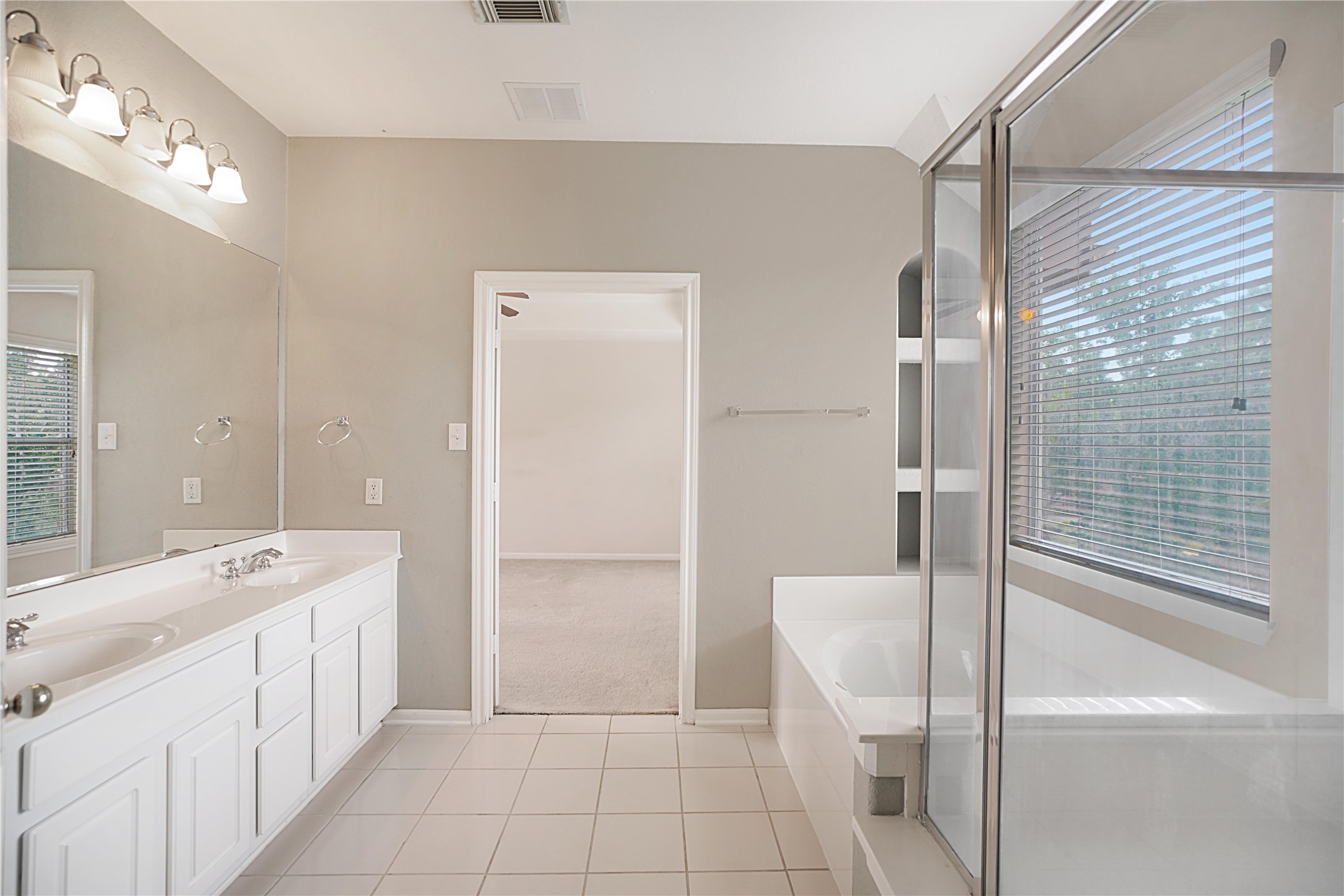 111 Zephyr Bend Place Property Photo 22