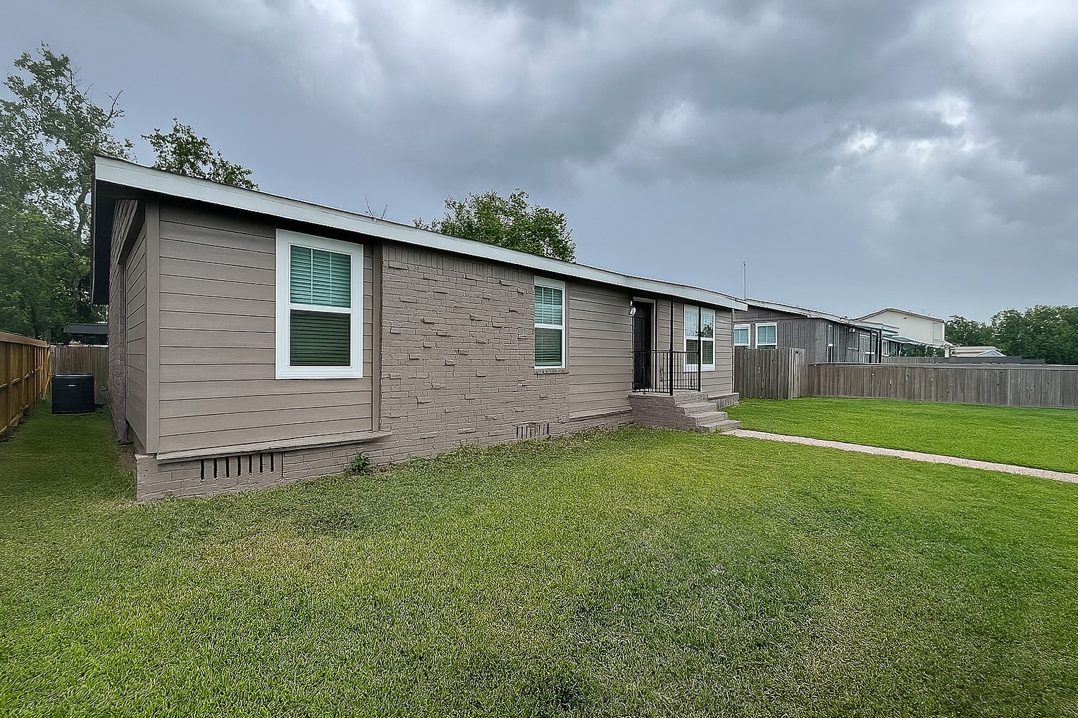 3 Becca Court B Property Photo 1