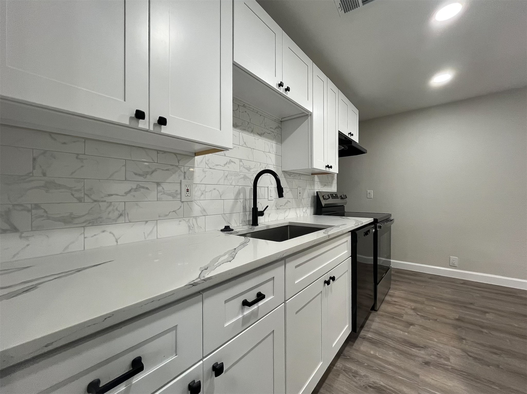 3 Becca Court B Property Photo 6