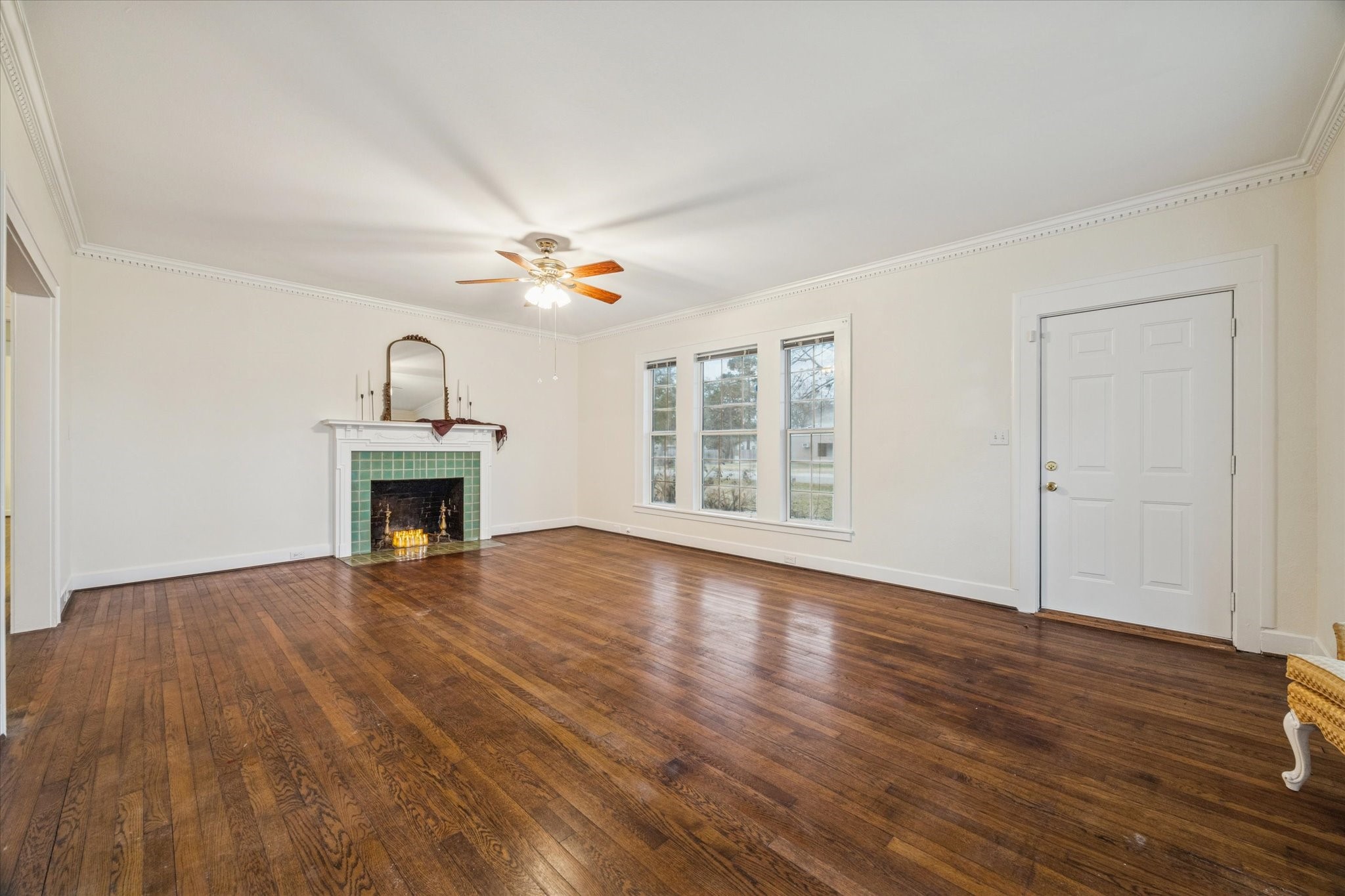 302 E Jackson Street Property Photo 8