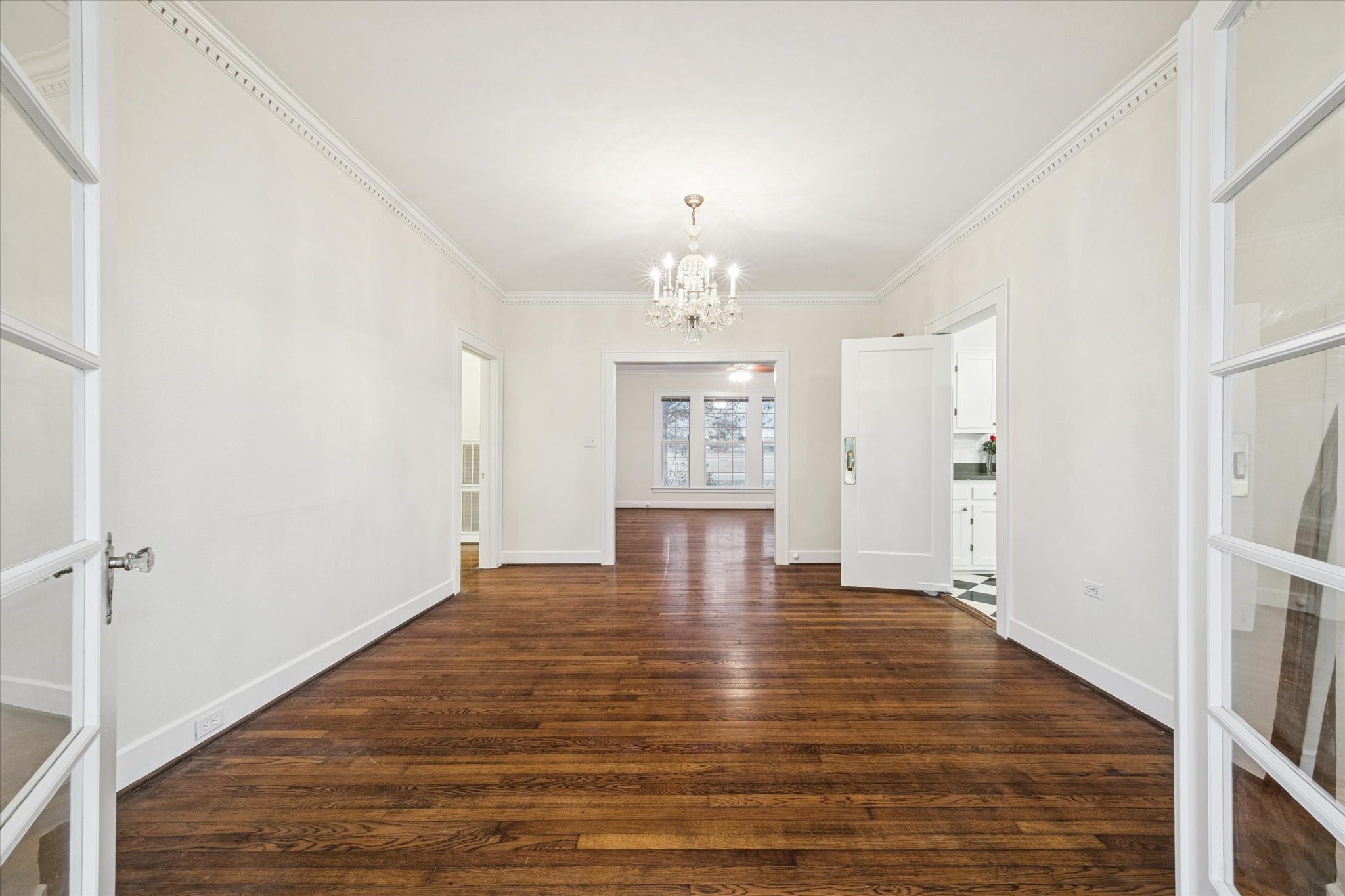 302 E Jackson Street Property Photo 9