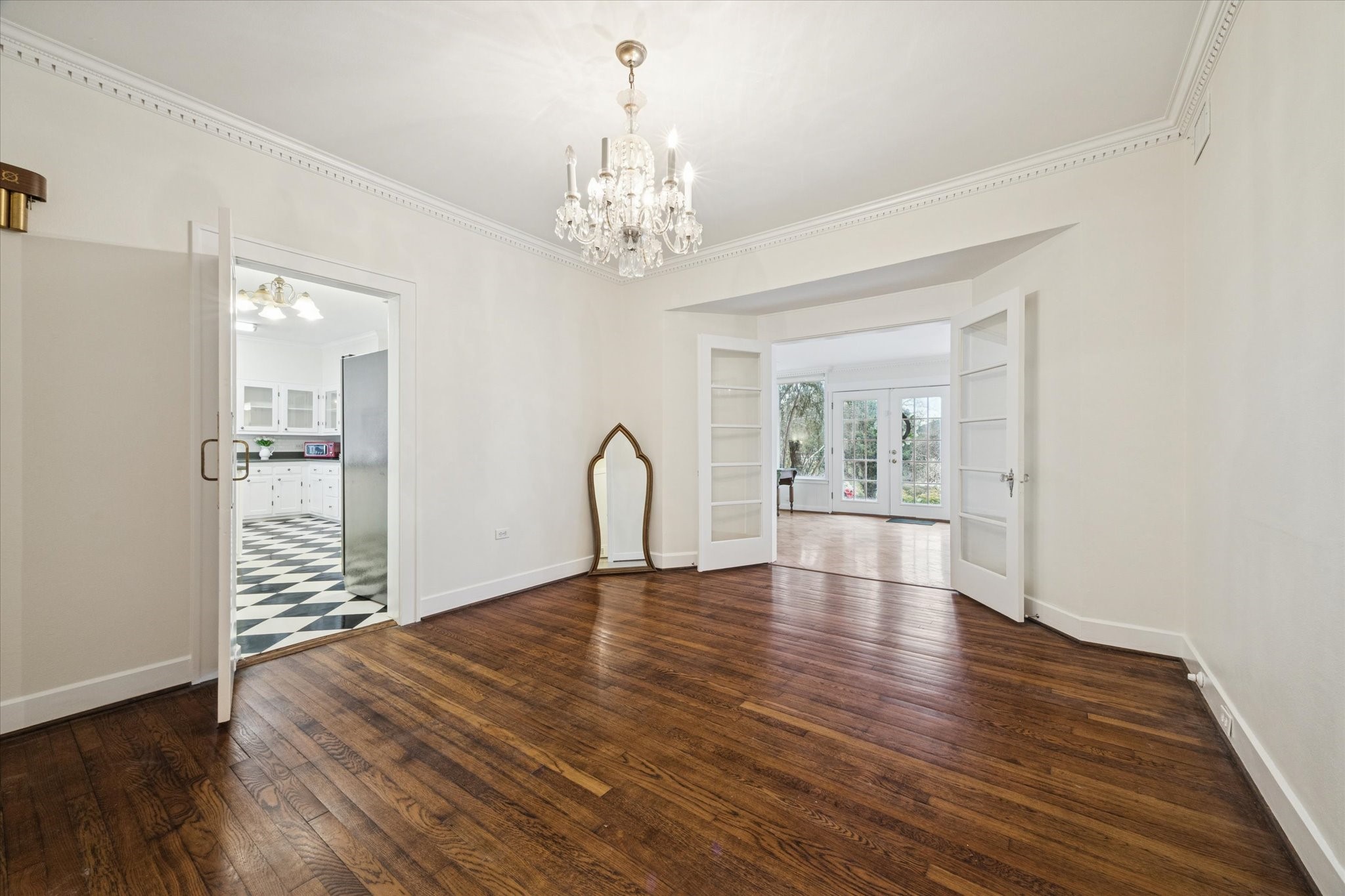 302 E Jackson Street Property Photo 10