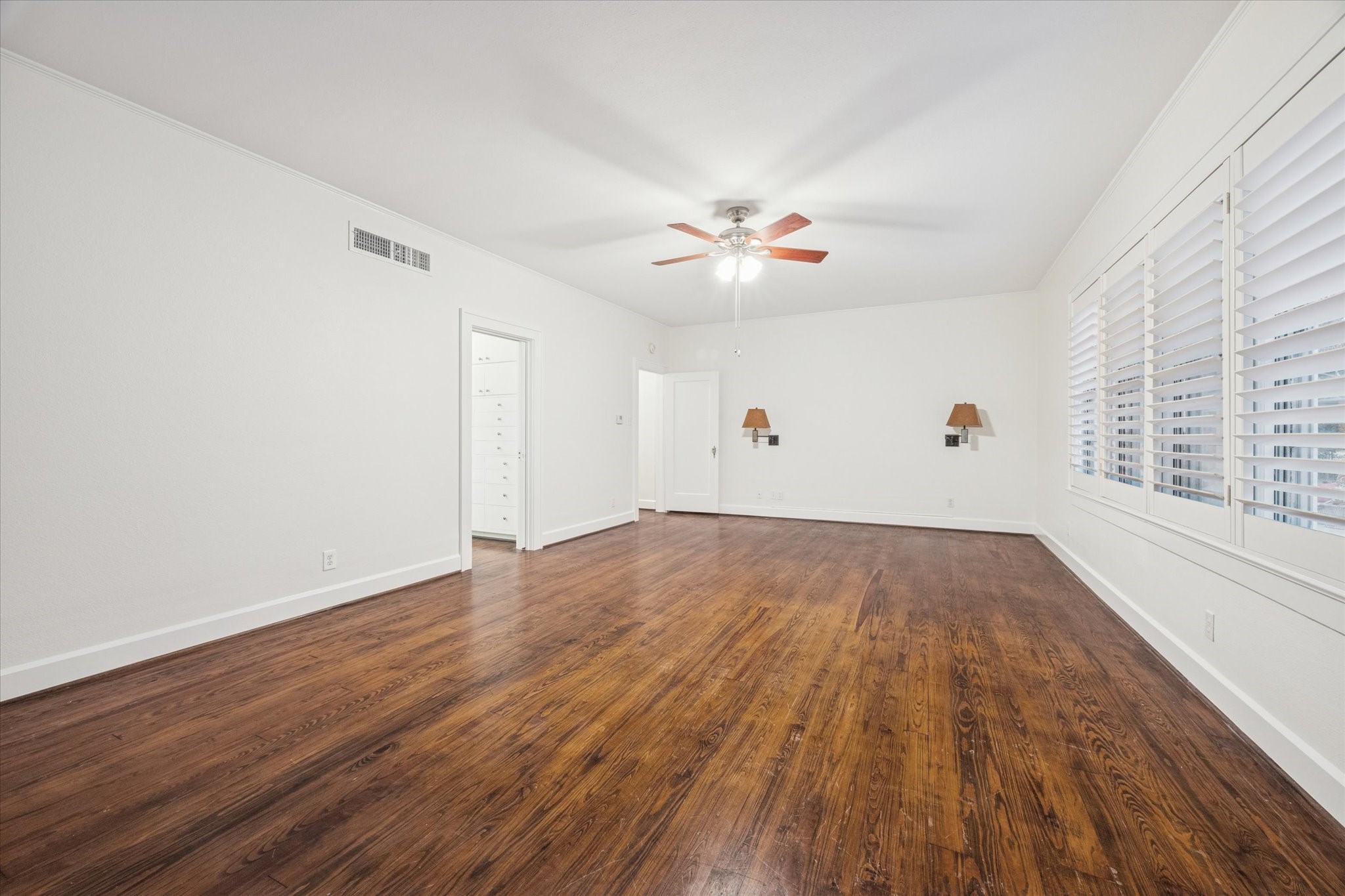 302 E Jackson Street Property Photo 21