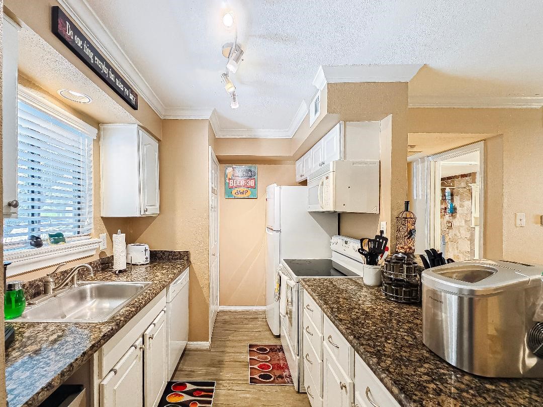 12100 Melville Dr 628 Property Photo 12