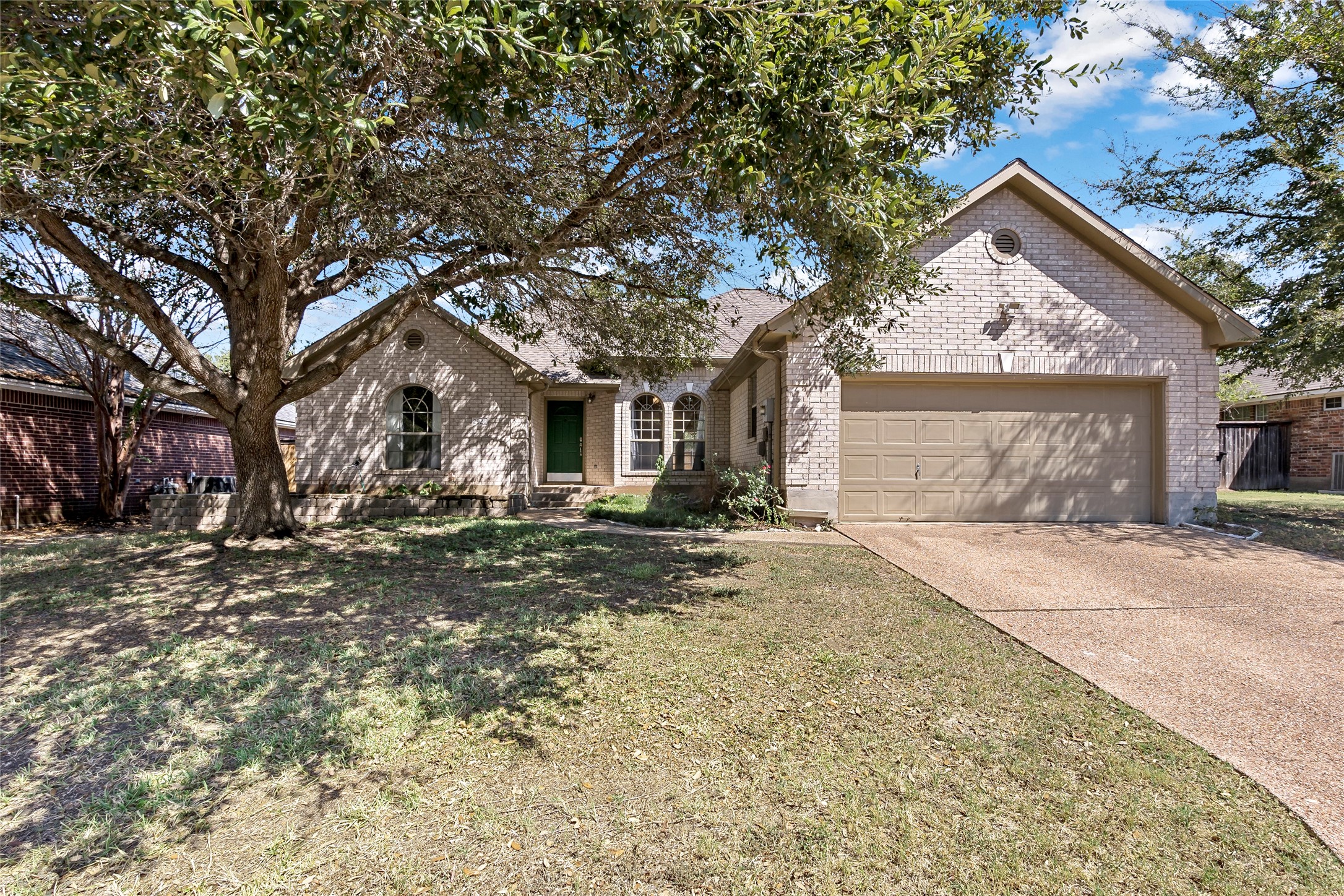 2920 Mirrormere Circle Property Photo 1