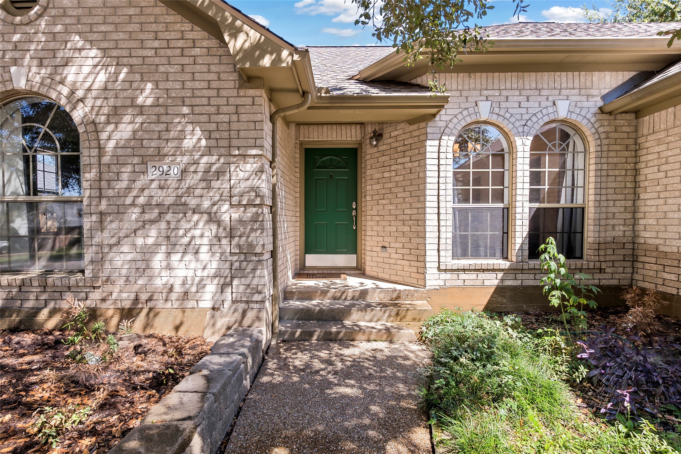 2920 Mirrormere Circle Property Photo 3