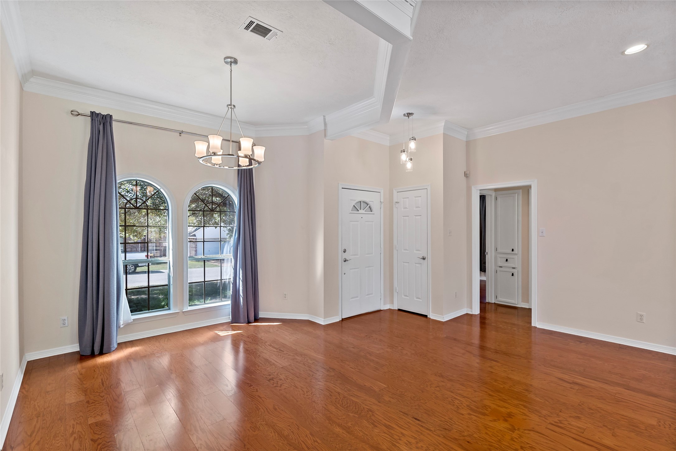 2920 Mirrormere Circle Property Photo 13