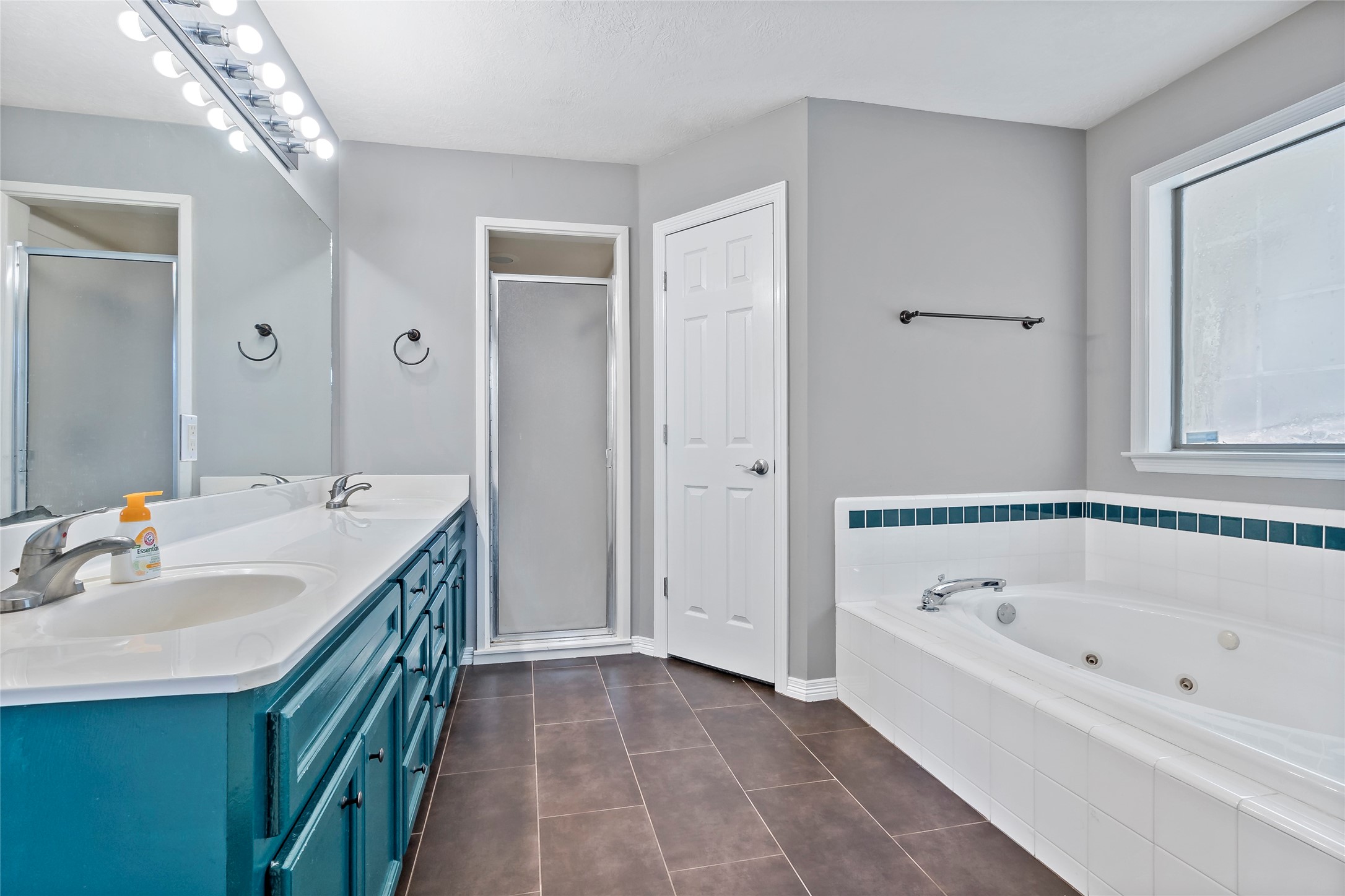 2920 Mirrormere Circle Property Photo 28