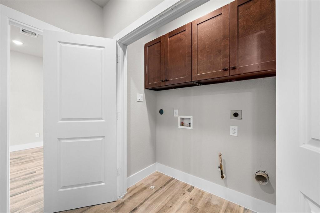 228 W 28th Street Property Photo 17