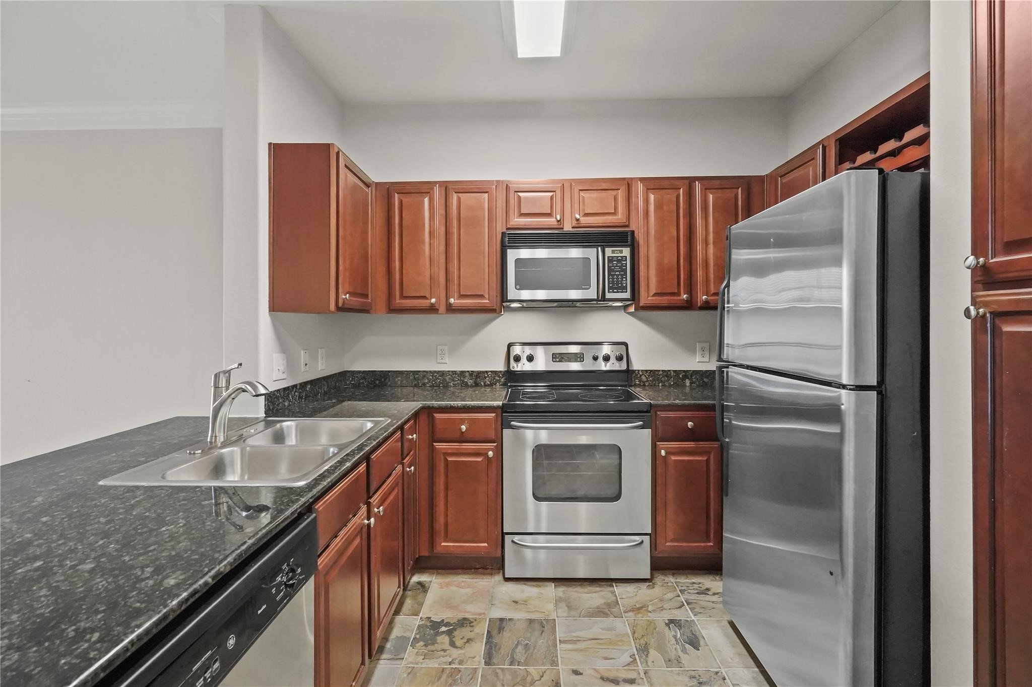 7575 Kirby Drive 3205 Property Photo 1