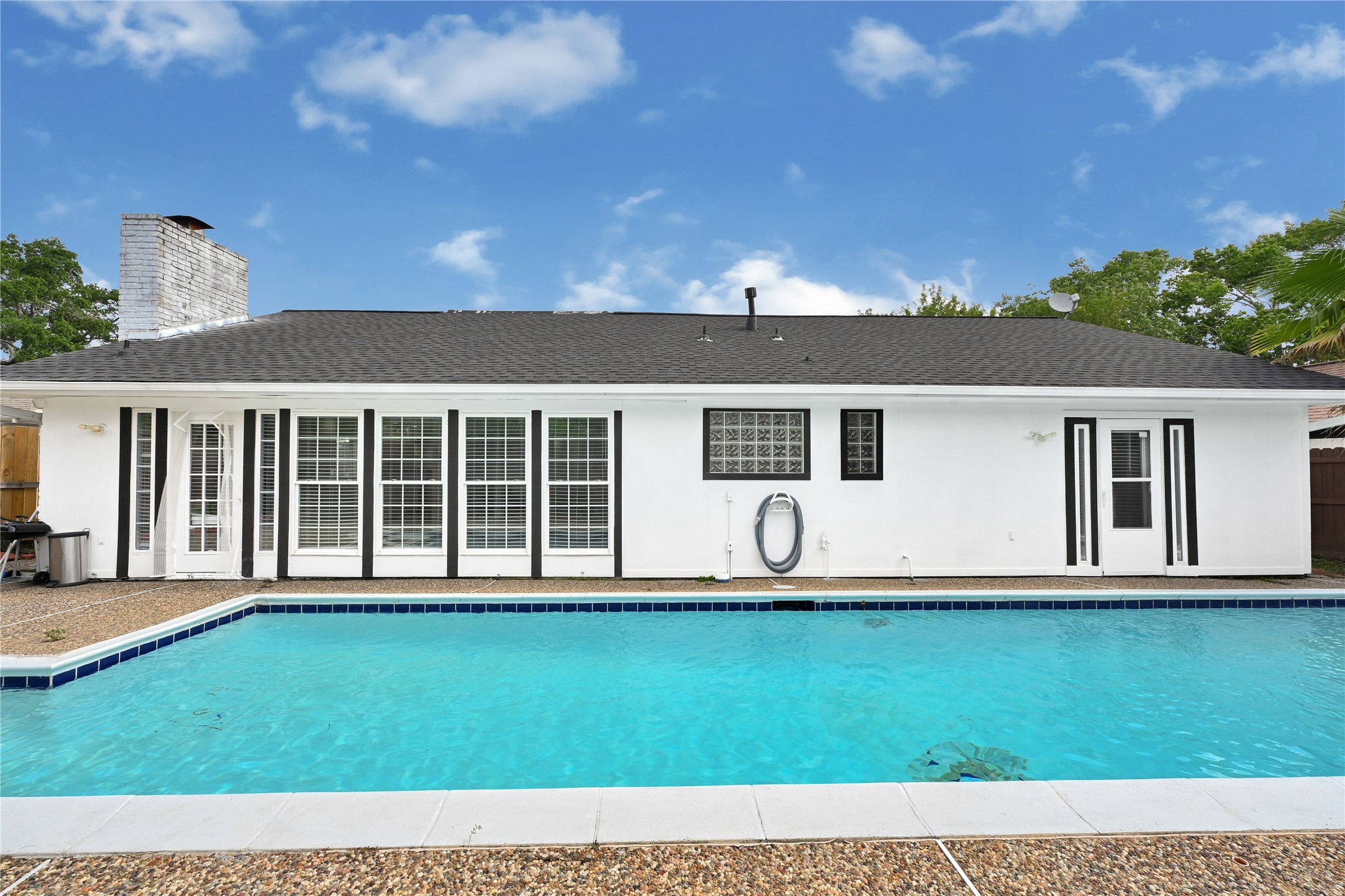 15611 Rolling Timbers Drive Property Photo 1