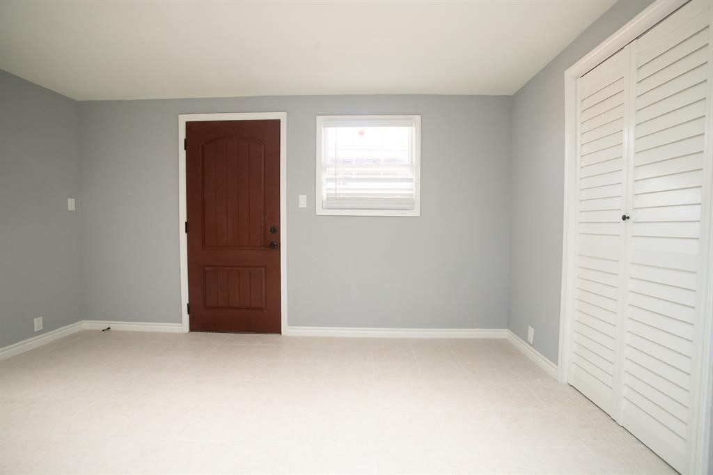 5821 Sunforest Dr Property Photo 3