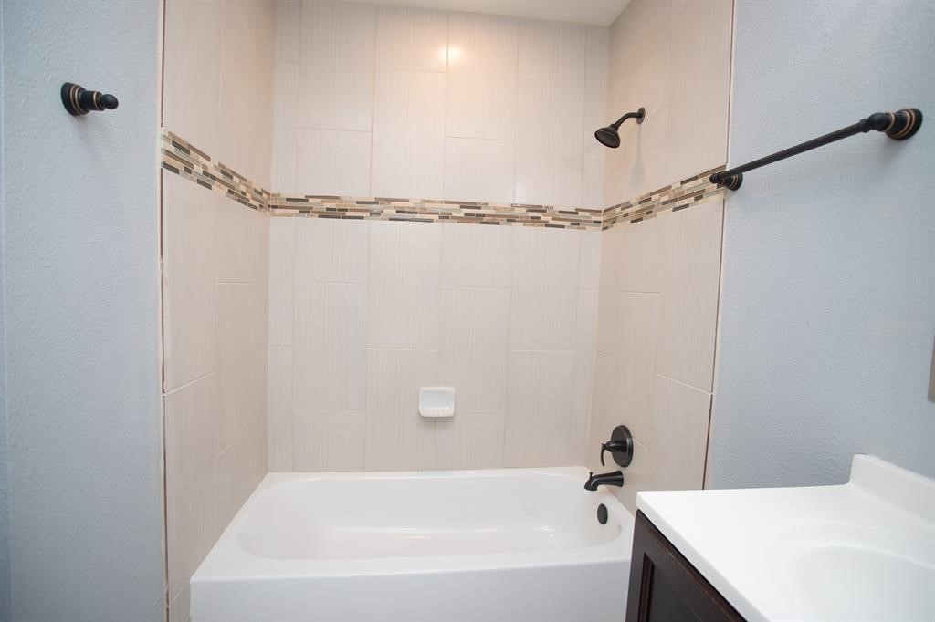 5821 Sunforest Dr Property Photo 23