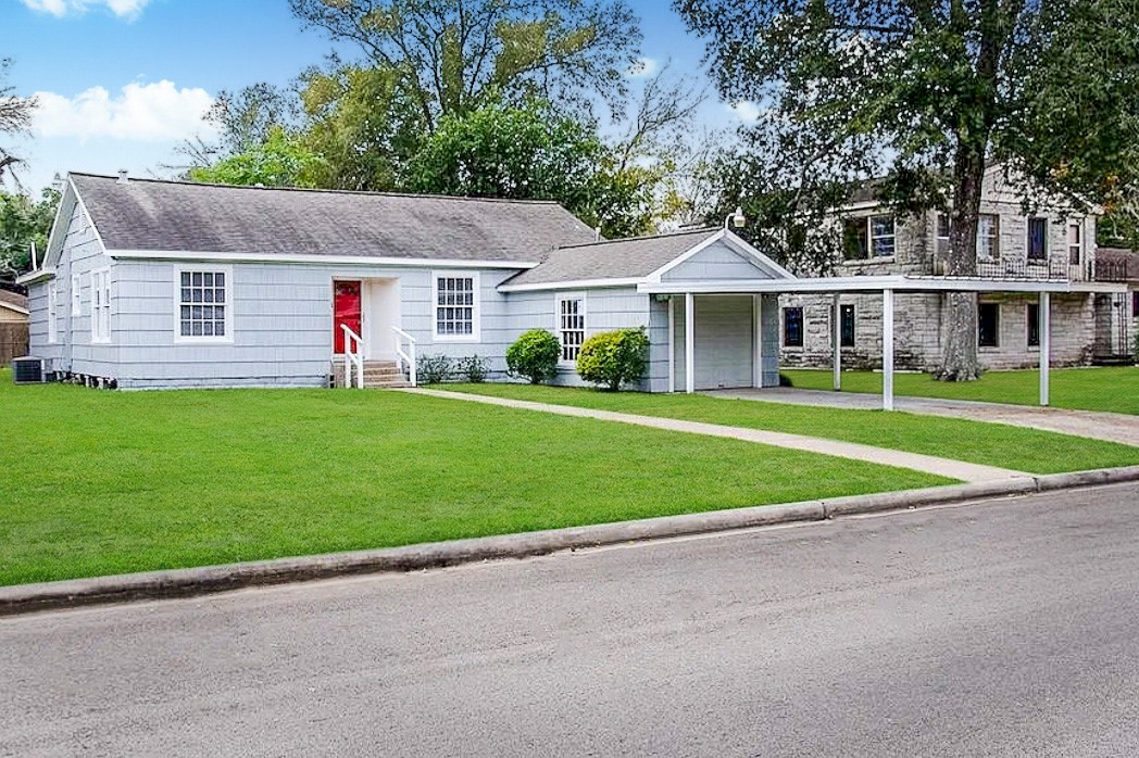 105 Live Oak Street Property Photo 1