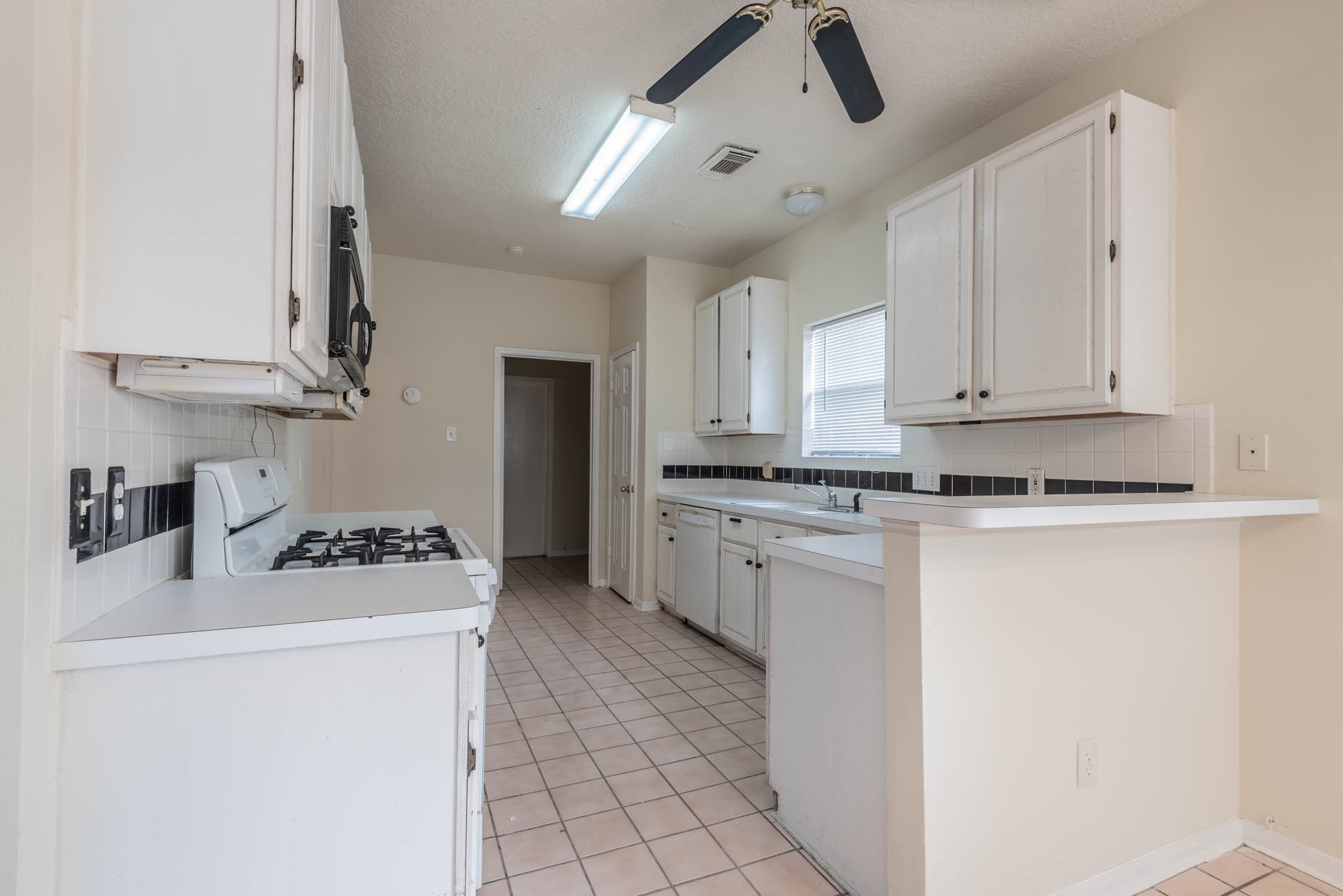 17030 Macleish Drive Property Photo 7
