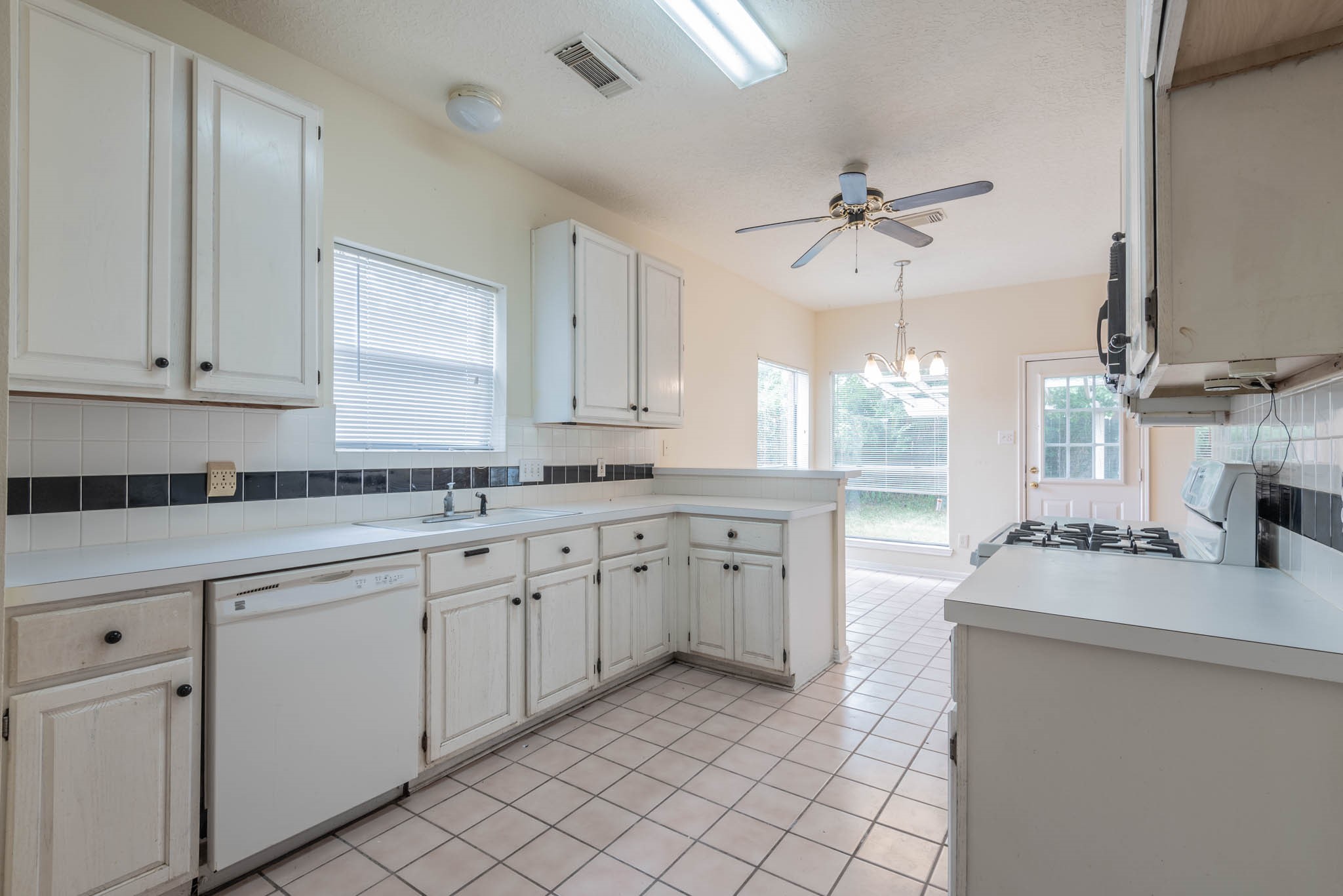 17030 Macleish Drive Property Photo 9