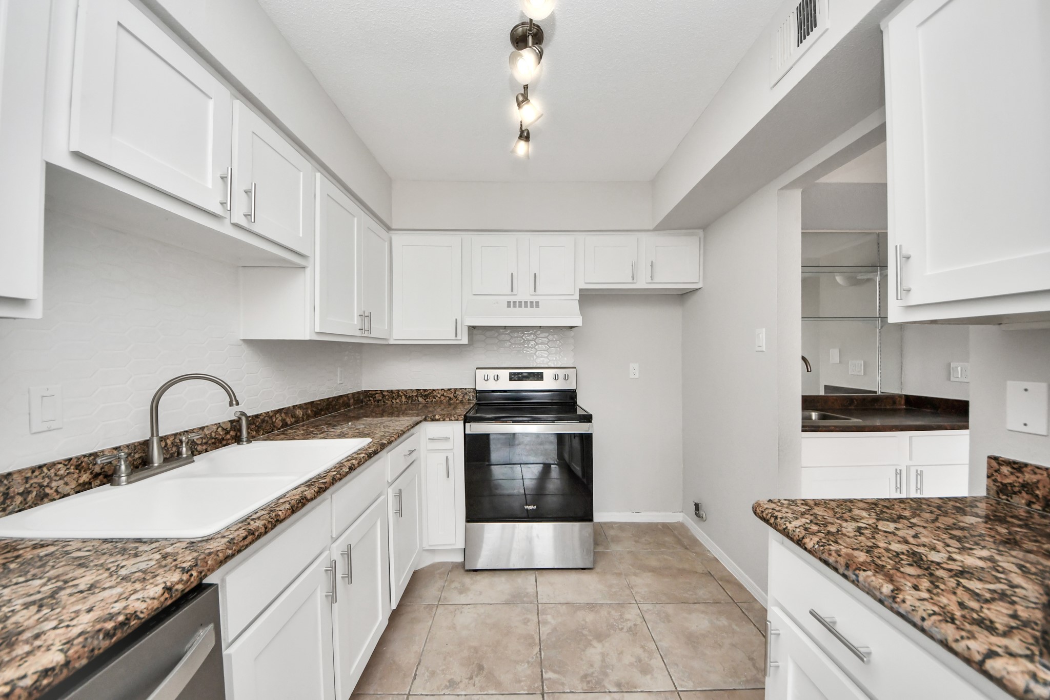 1818 Augusta Drive 14 Property Photo 13