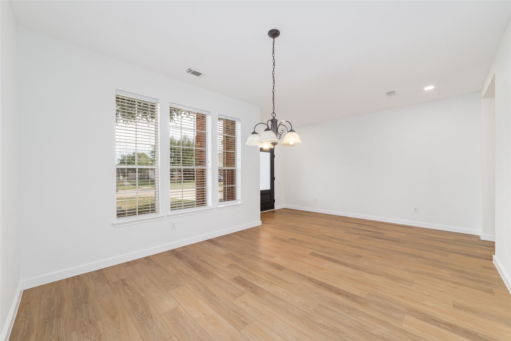 20215 Enchanted Rose Lane Property Photo 5
