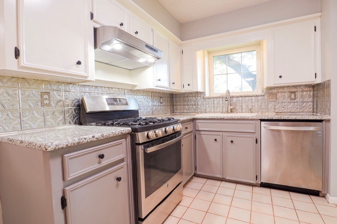 22718 Red River Drive Property Photo 6