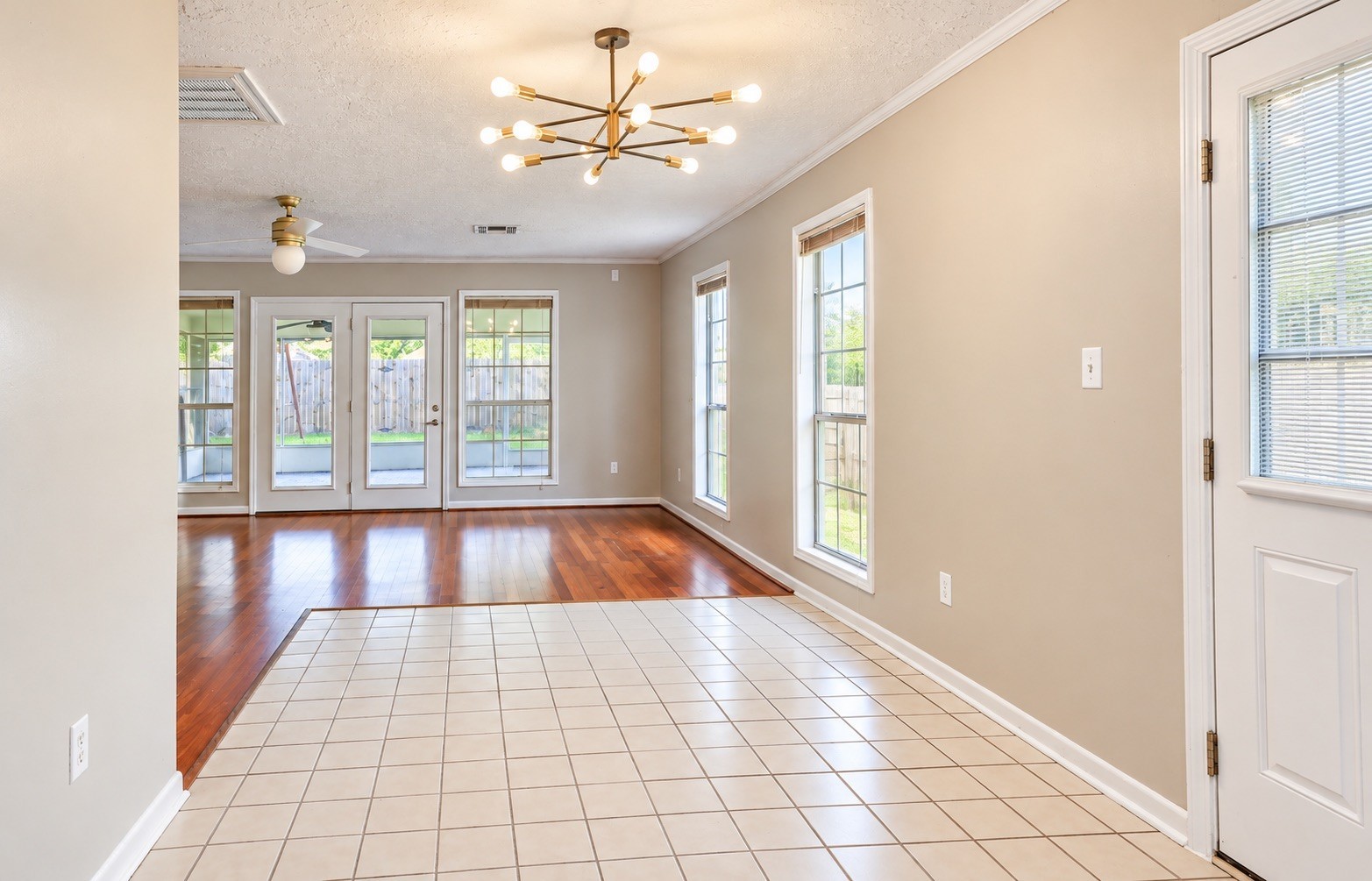 22718 Red River Drive Property Photo 7