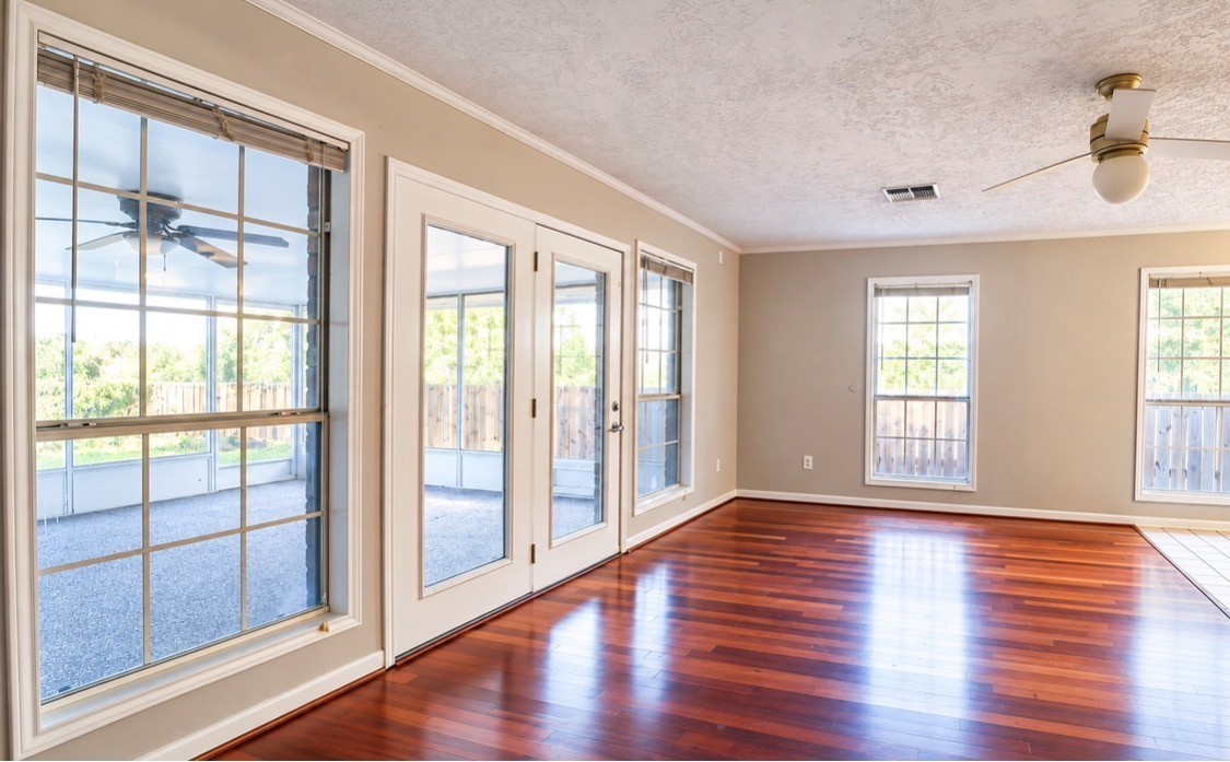 22718 Red River Drive Property Photo 8