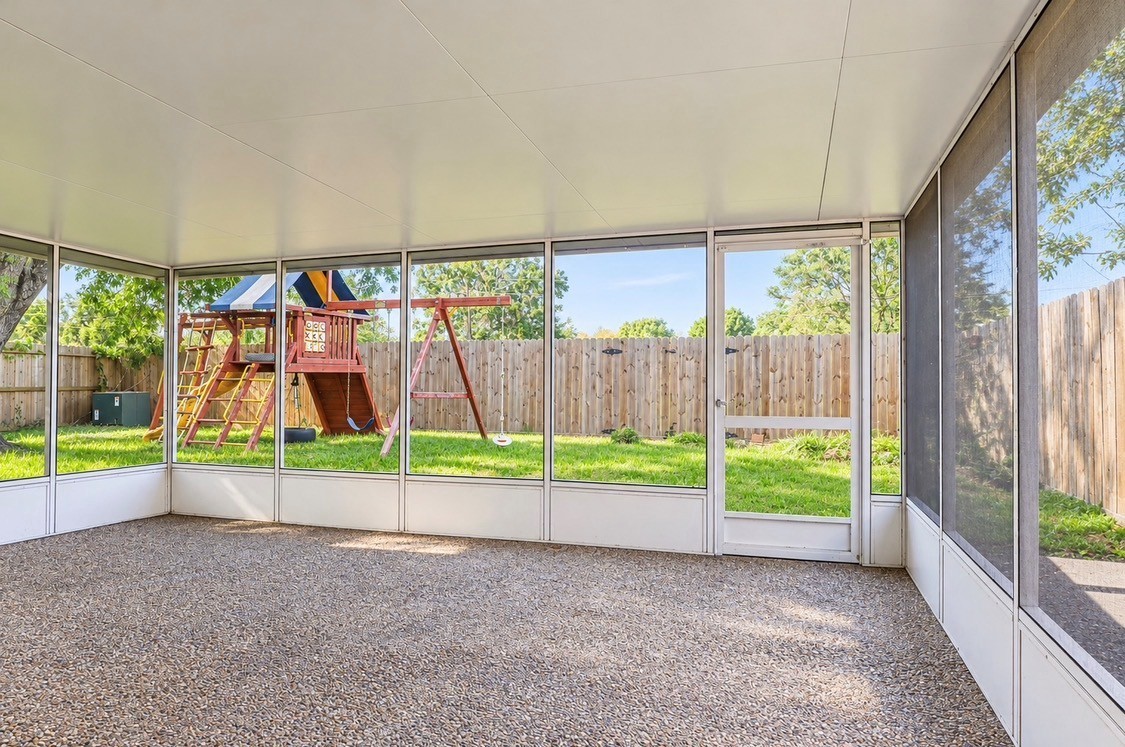 22718 Red River Drive Property Photo 16