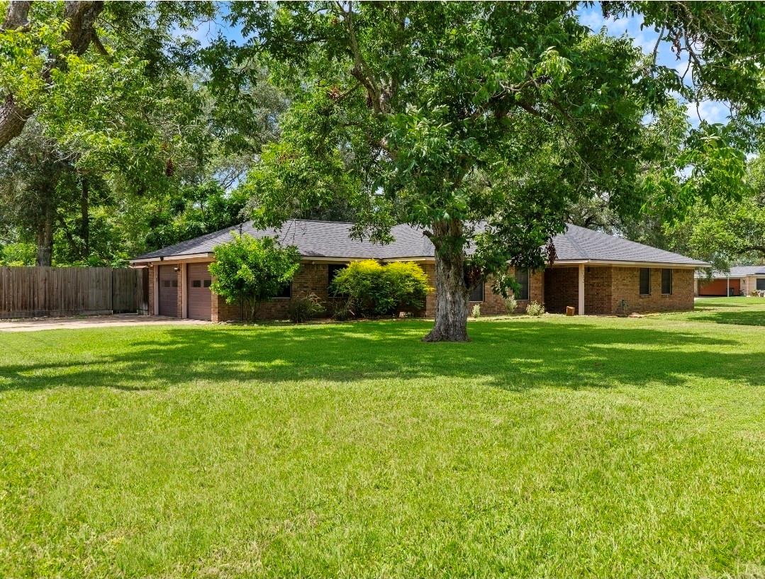 202 W West Street, El Campo Tx 77437 Property Photo 1