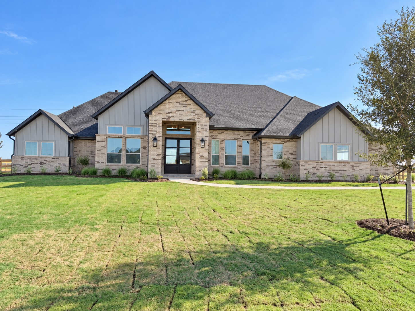 1017 Falcon Cove Property Photo 1