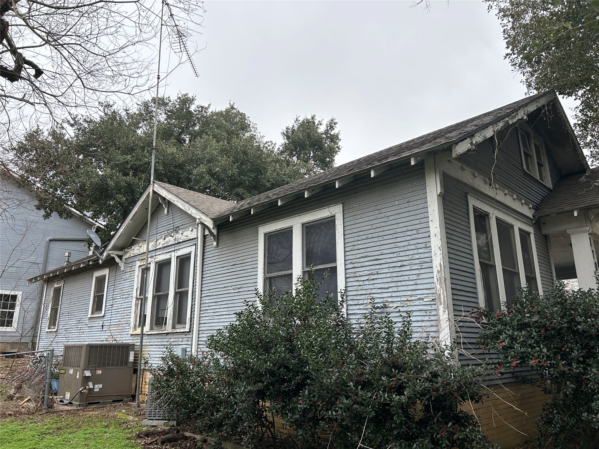 1707 S Day Street Property Photo 4