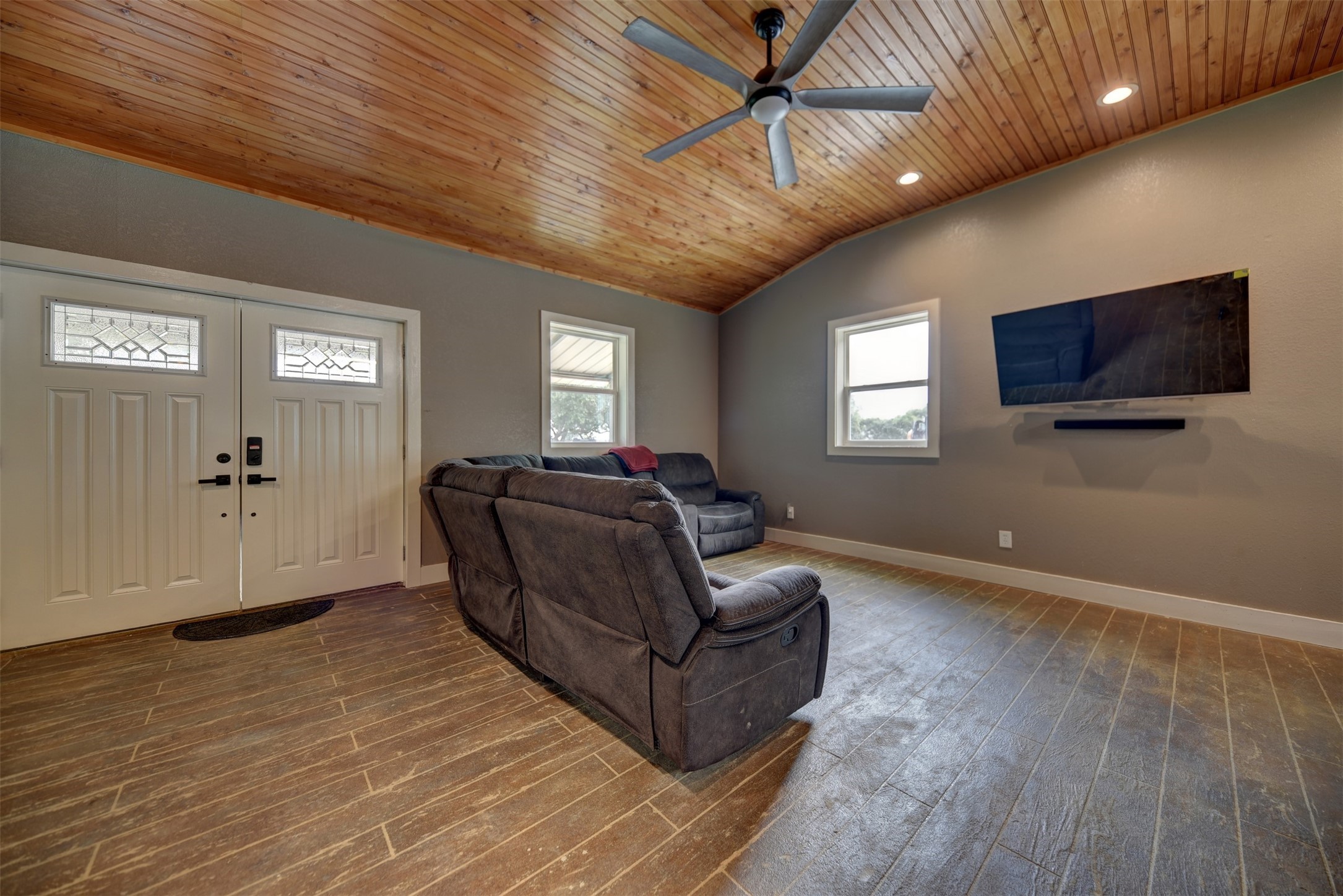 3072 First Street Property Photo 7