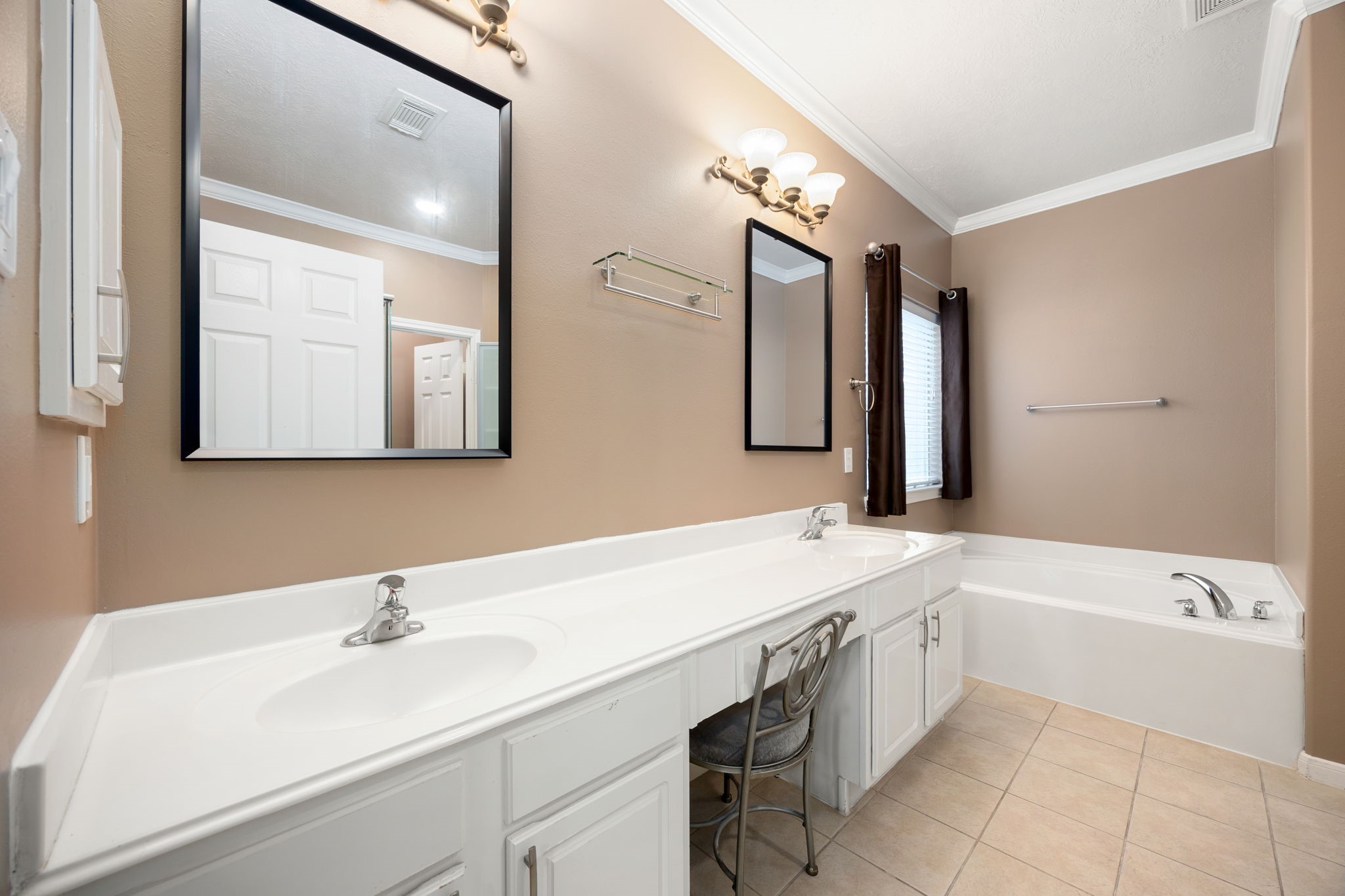 4526 Countrypines Drive Property Photo 25