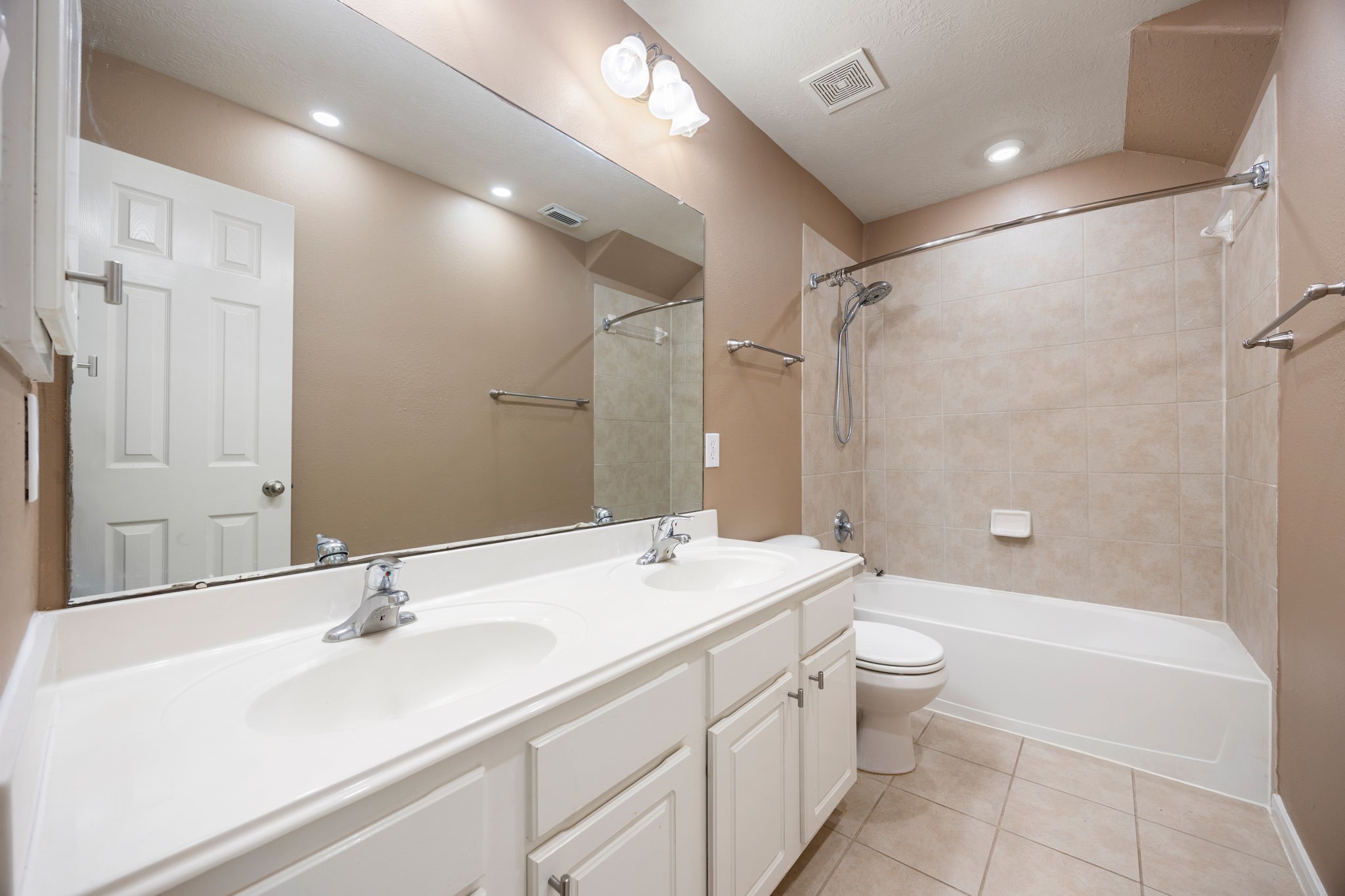 4526 Countrypines Drive Property Photo 31
