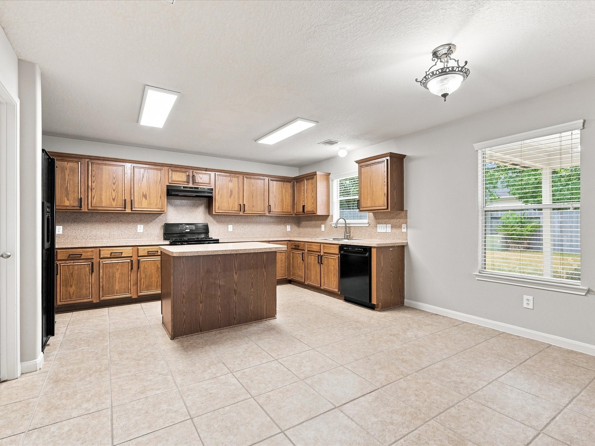 32302 Golden Oak Park Lane Property Photo 3