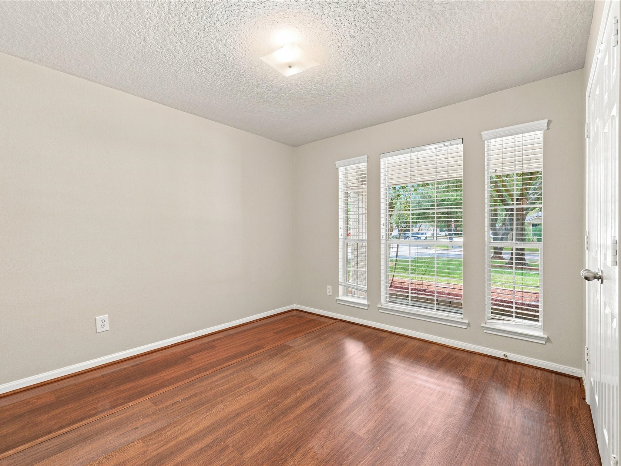 32302 Golden Oak Park Lane Property Photo 24