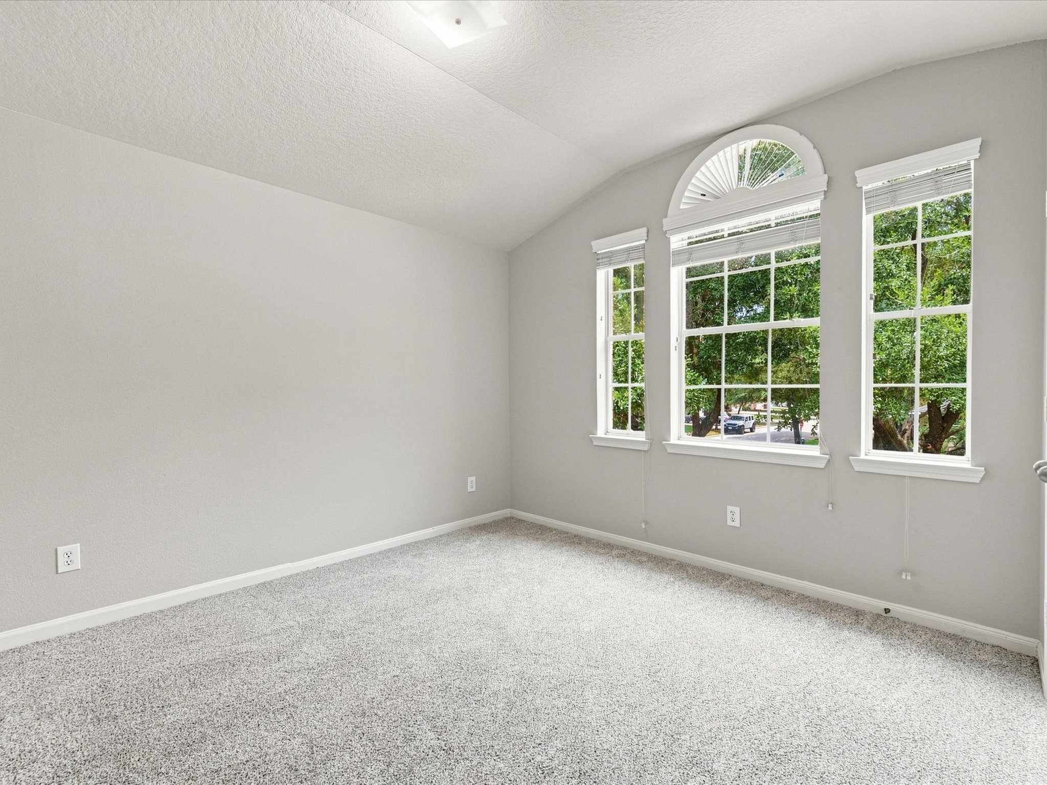 32302 Golden Oak Park Lane Property Photo 27