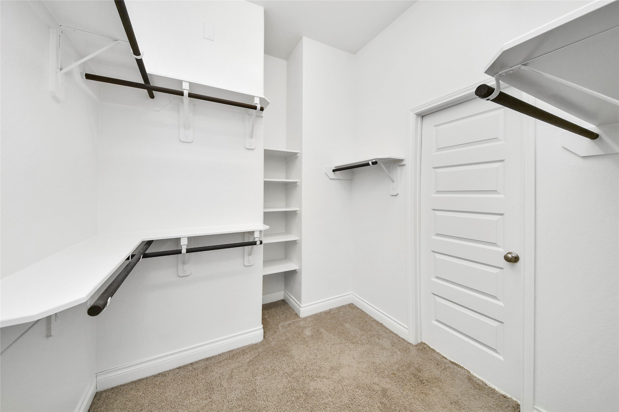 5810 Golden Peak Lane Property Photo 3