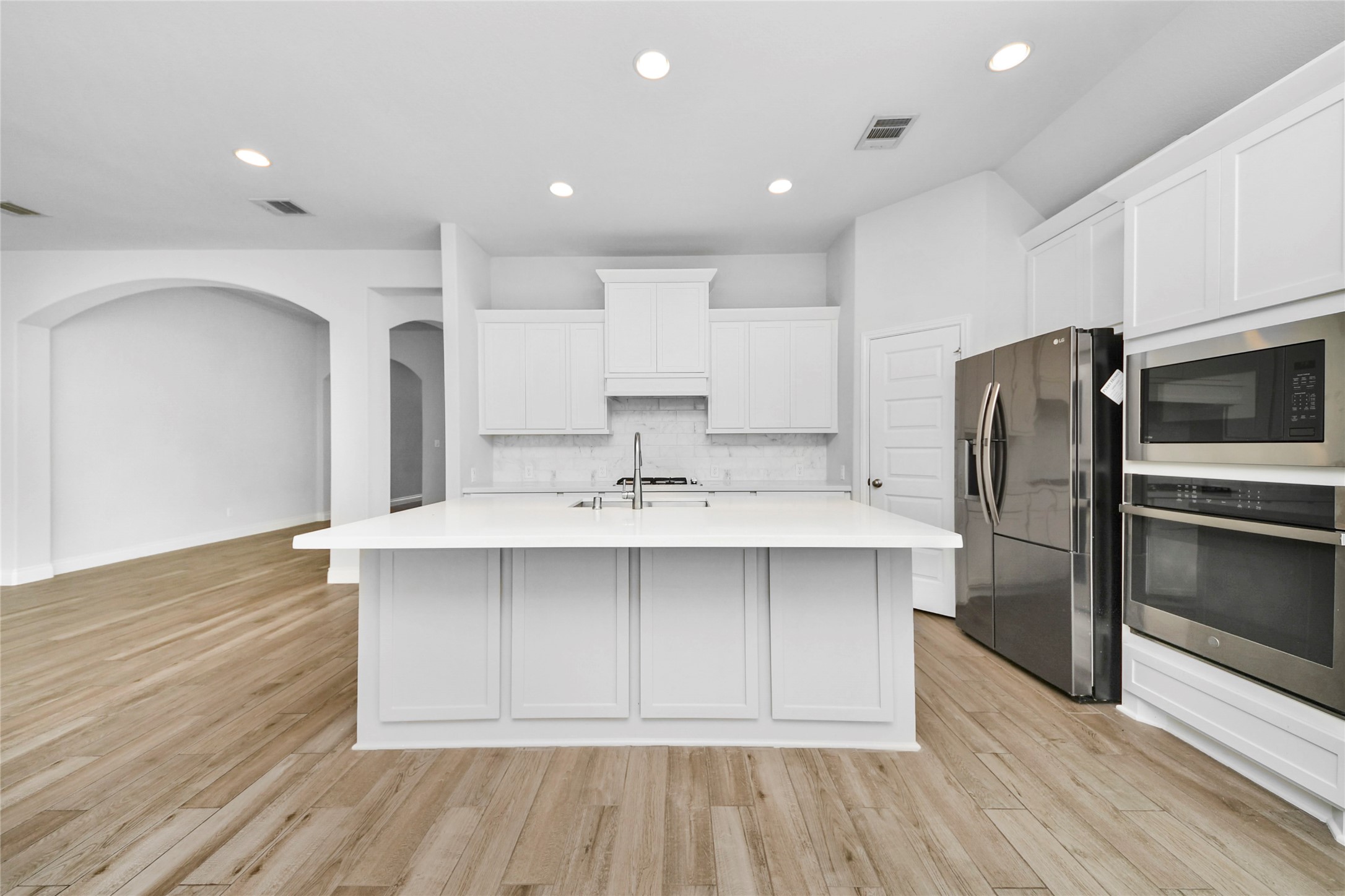 5810 Golden Peak Lane Property Photo 4