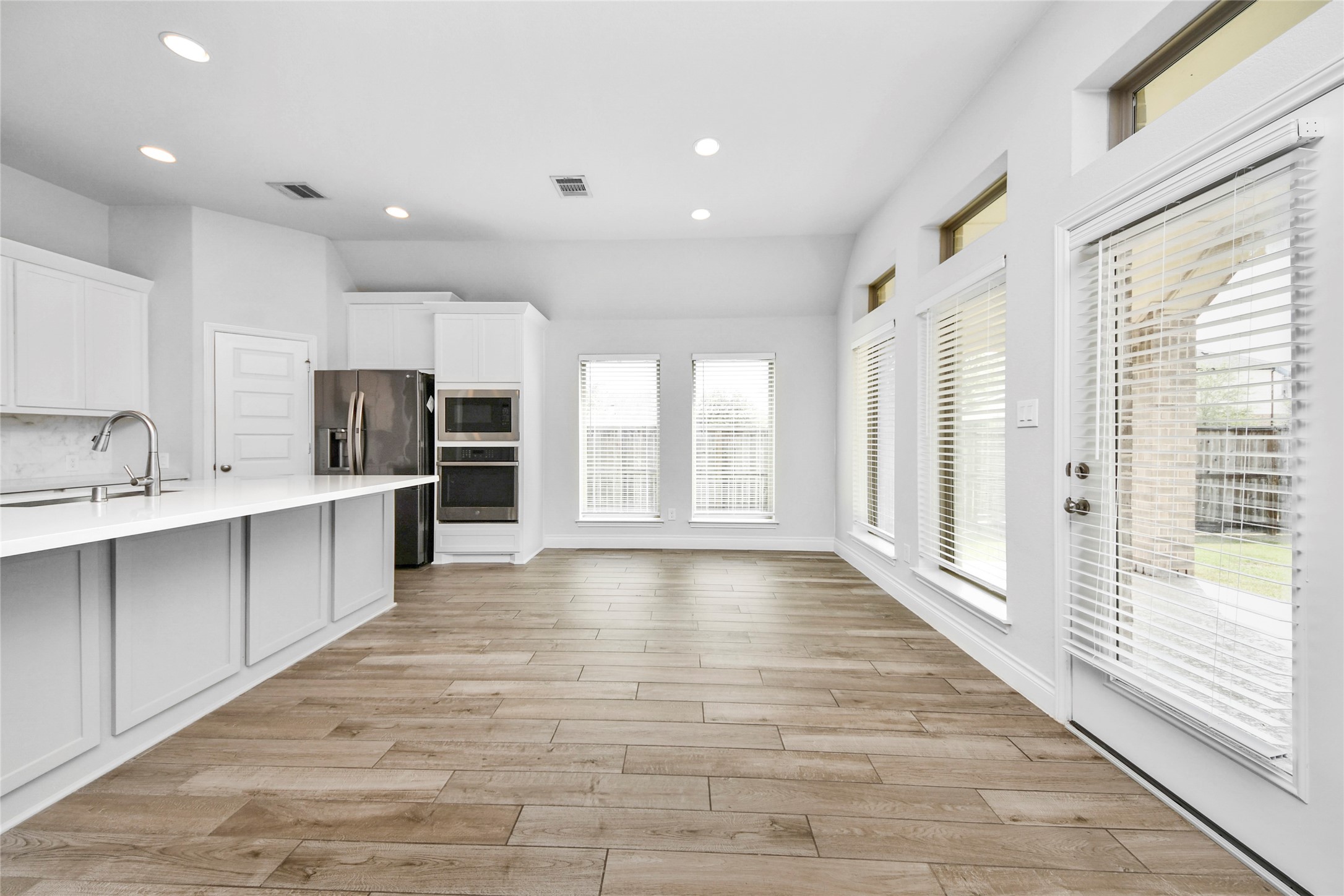 5810 Golden Peak Lane Property Photo 6