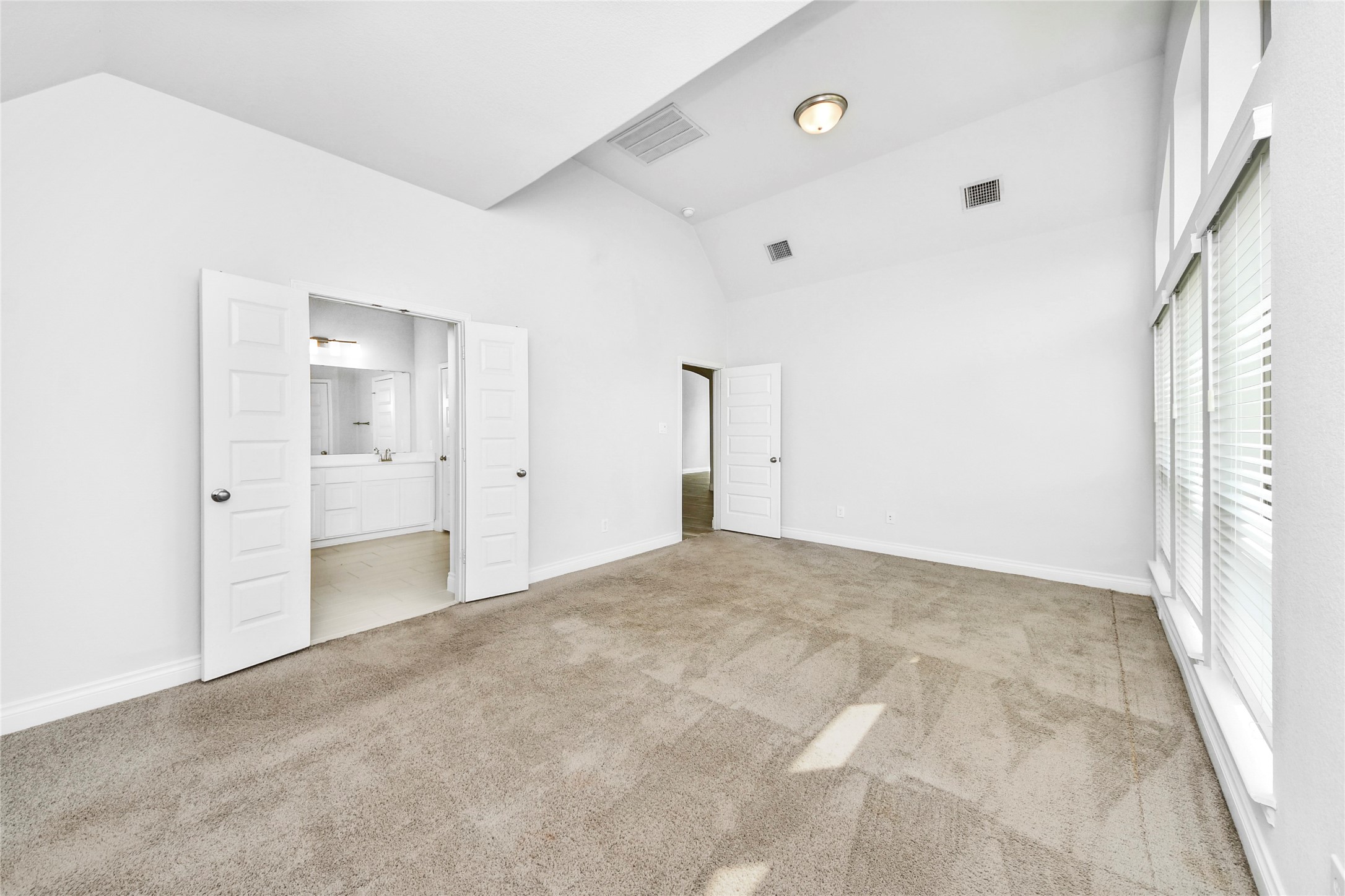 5810 Golden Peak Lane Property Photo 9