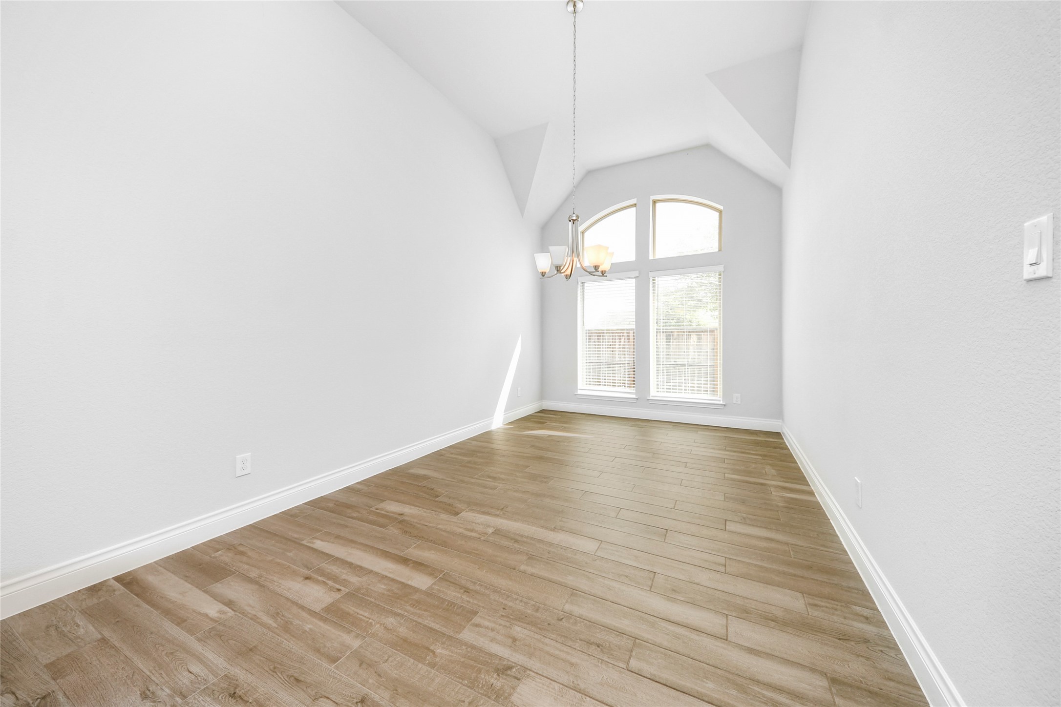 5810 Golden Peak Lane Property Photo 14