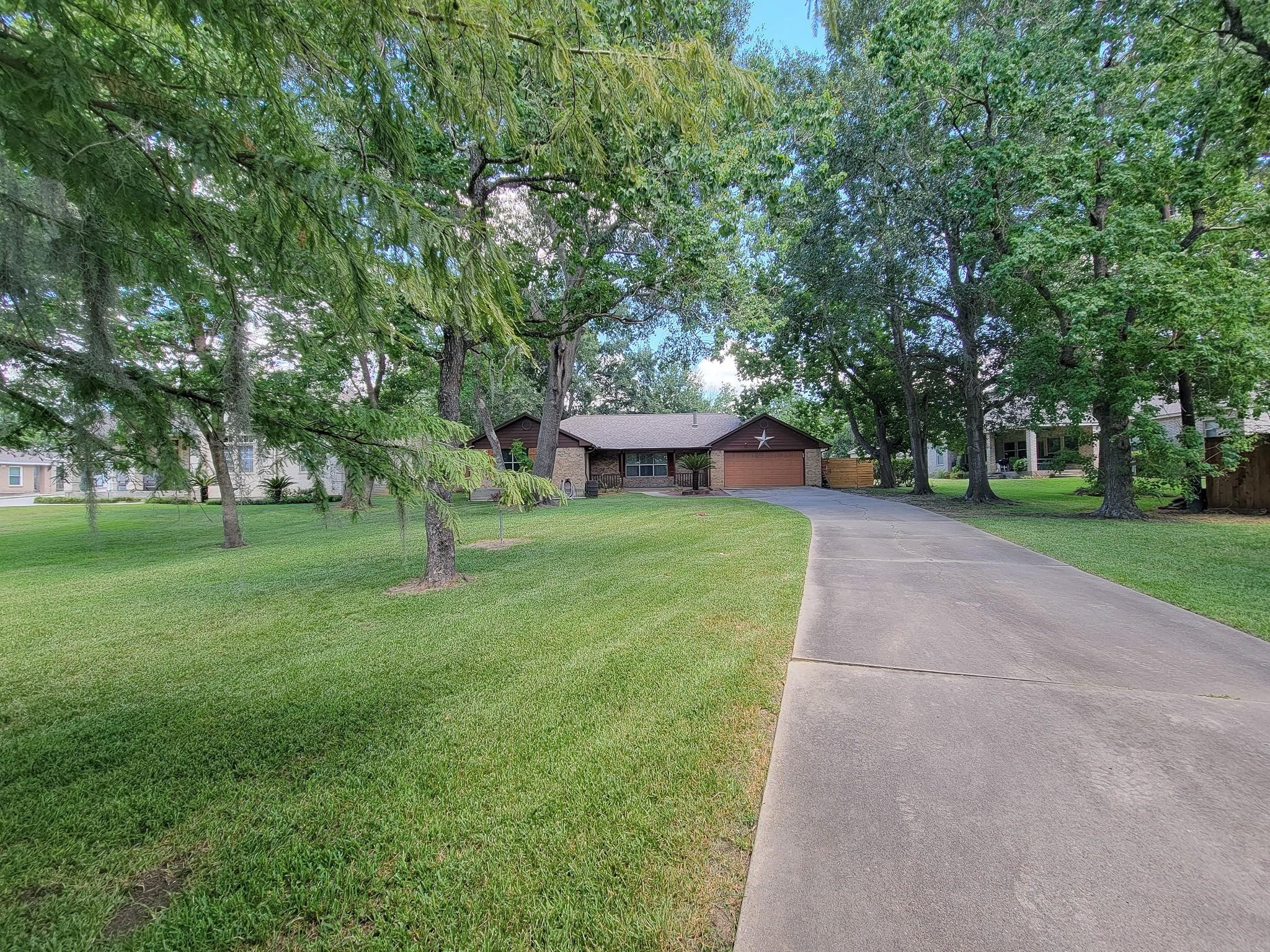 10282 Valley Drive S Property Photo 2