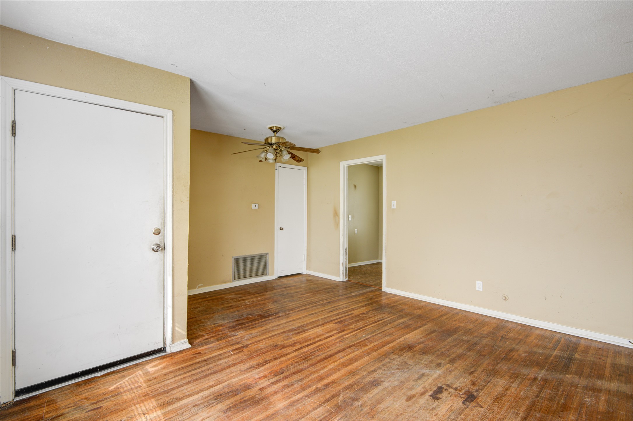 215 Cypress Street Property Photo 6