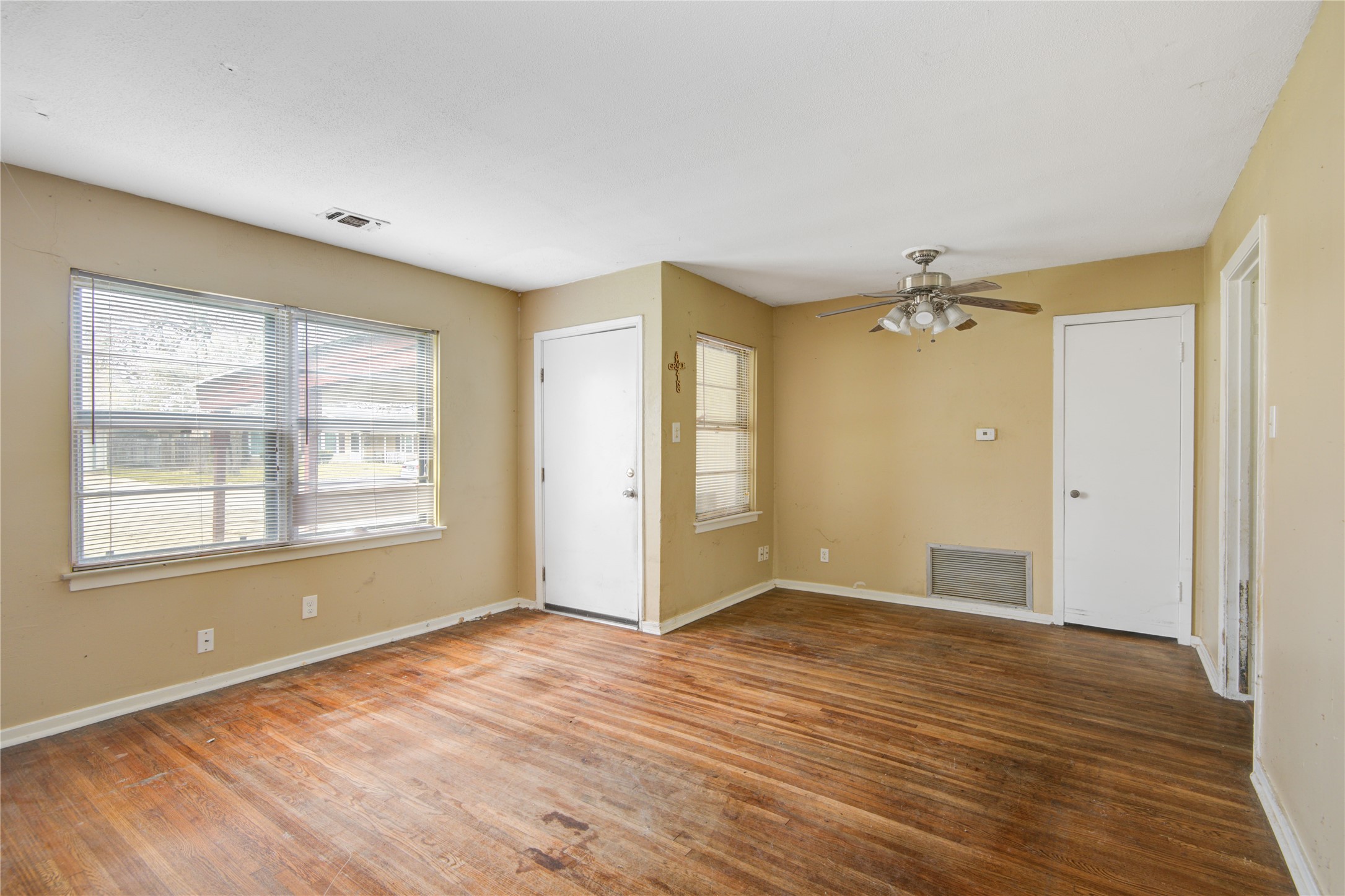 215 Cypress Street Property Photo 7