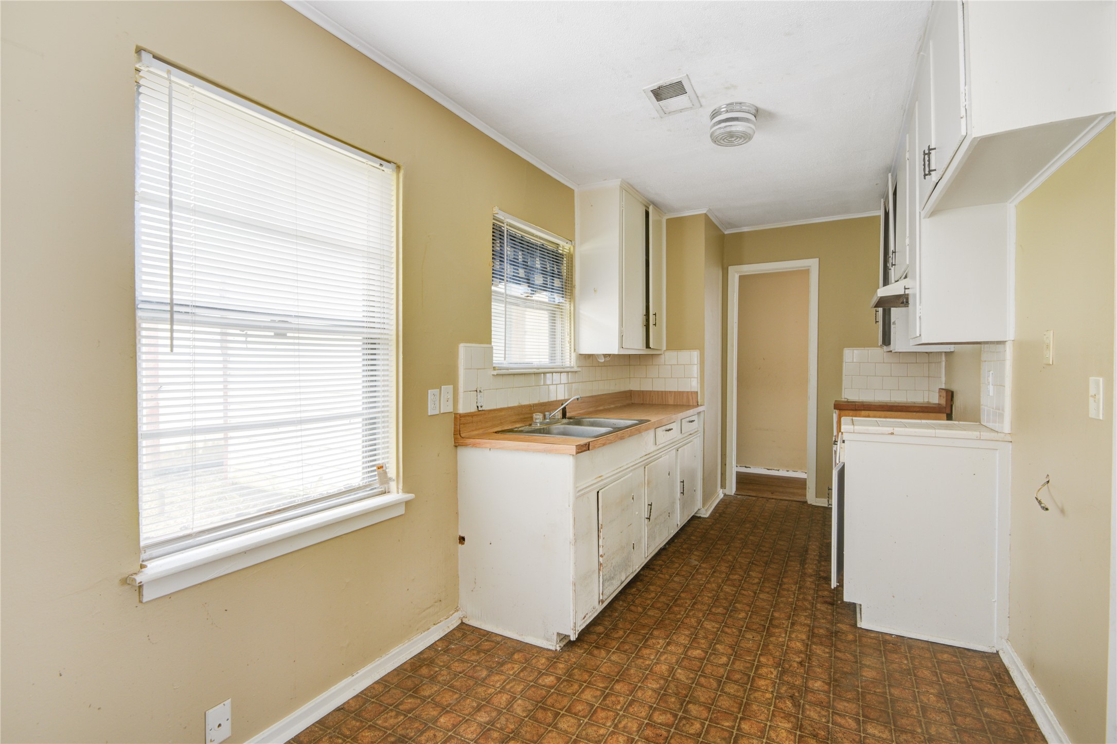 215 Cypress Street Property Photo 9