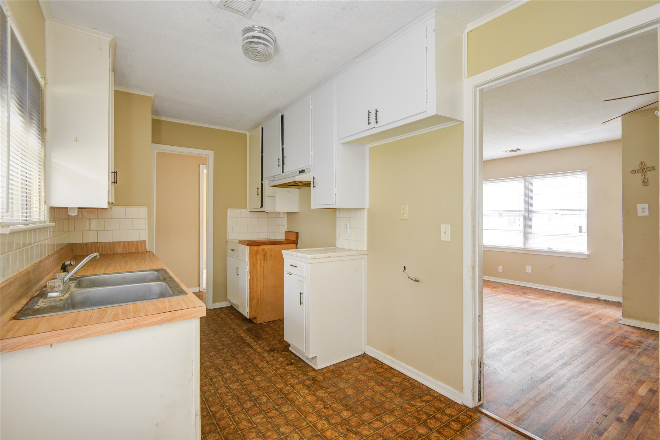 215 Cypress Street Property Photo 10