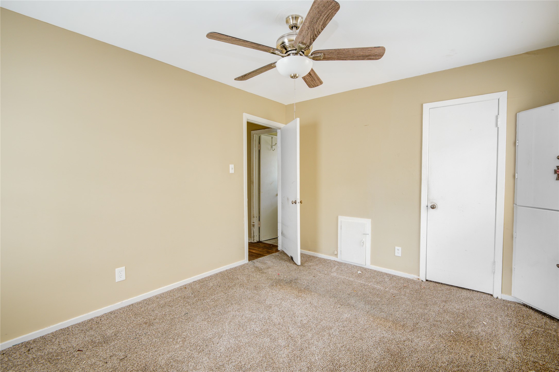215 Cypress Street Property Photo 23