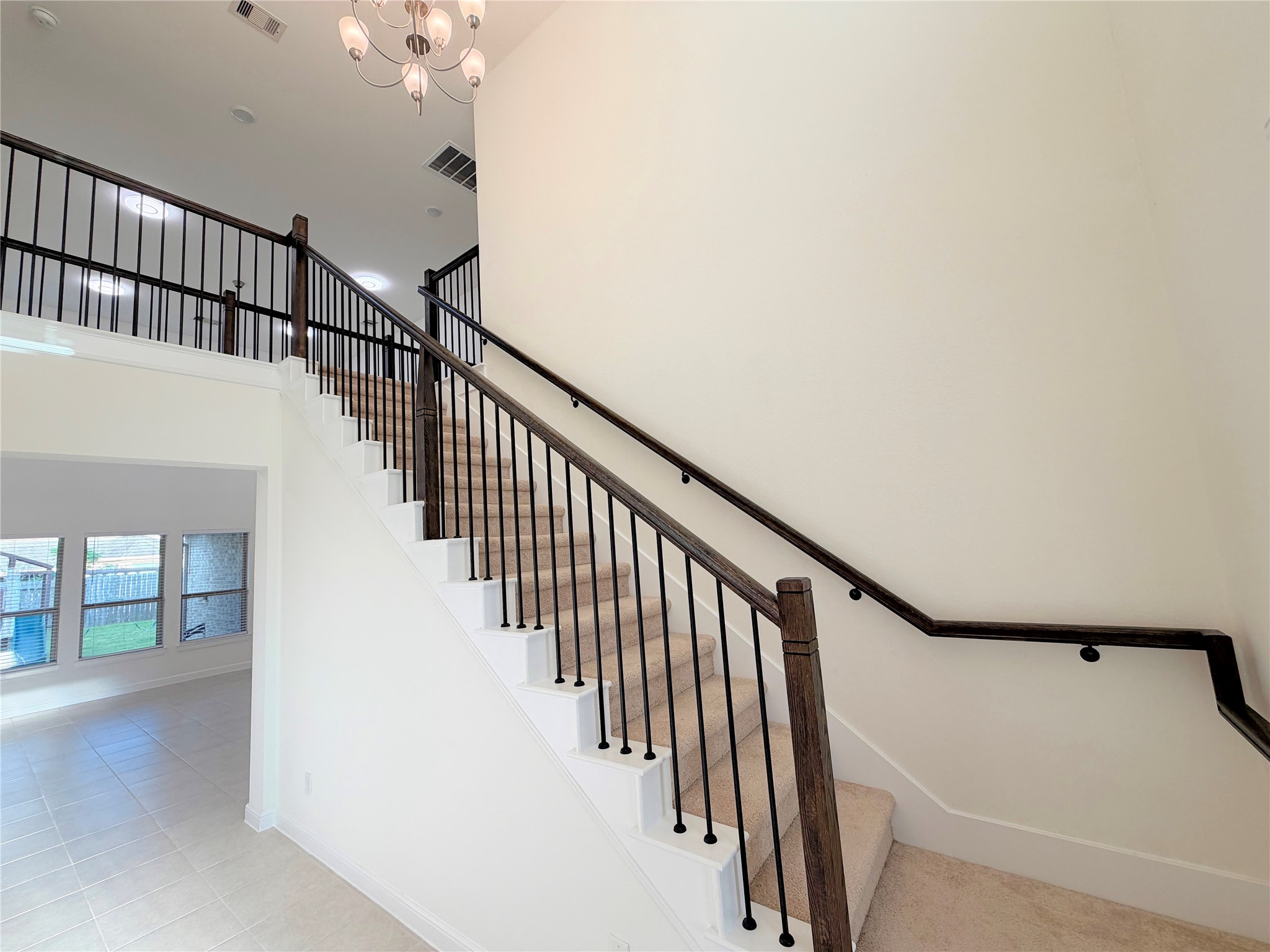 8611 Oakdale Bluff Court Property Photo 6
