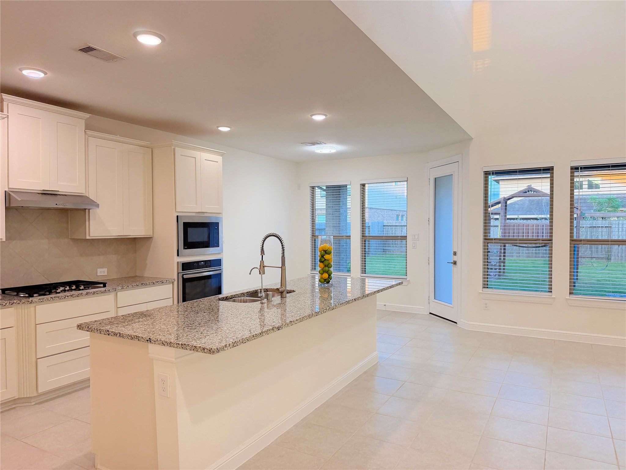 8611 Oakdale Bluff Court Property Photo 8